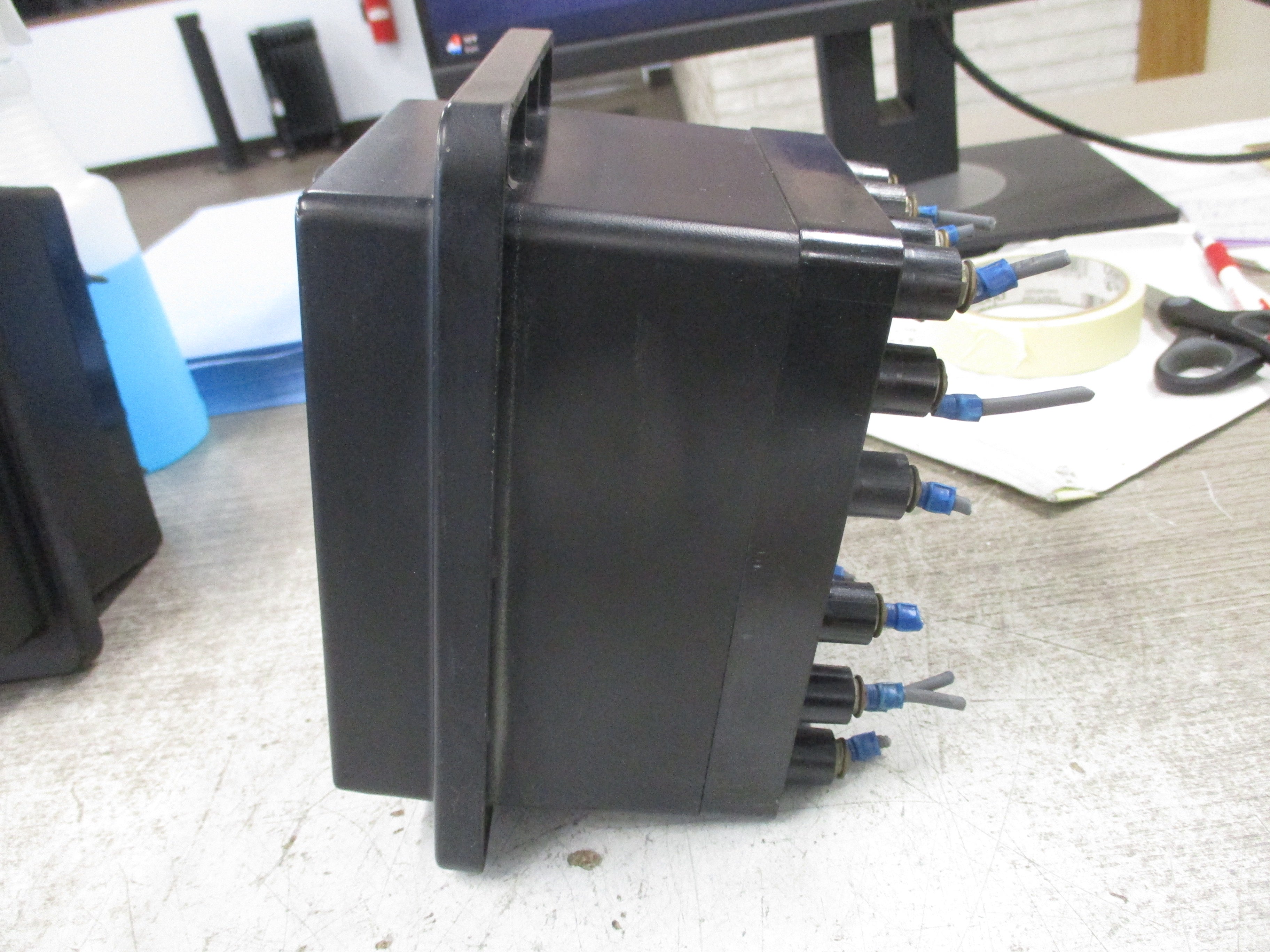 Westinghouse Type MG-6 Auxiliary Relay 289B360A17 32VDC *Chipped Insulator* Used