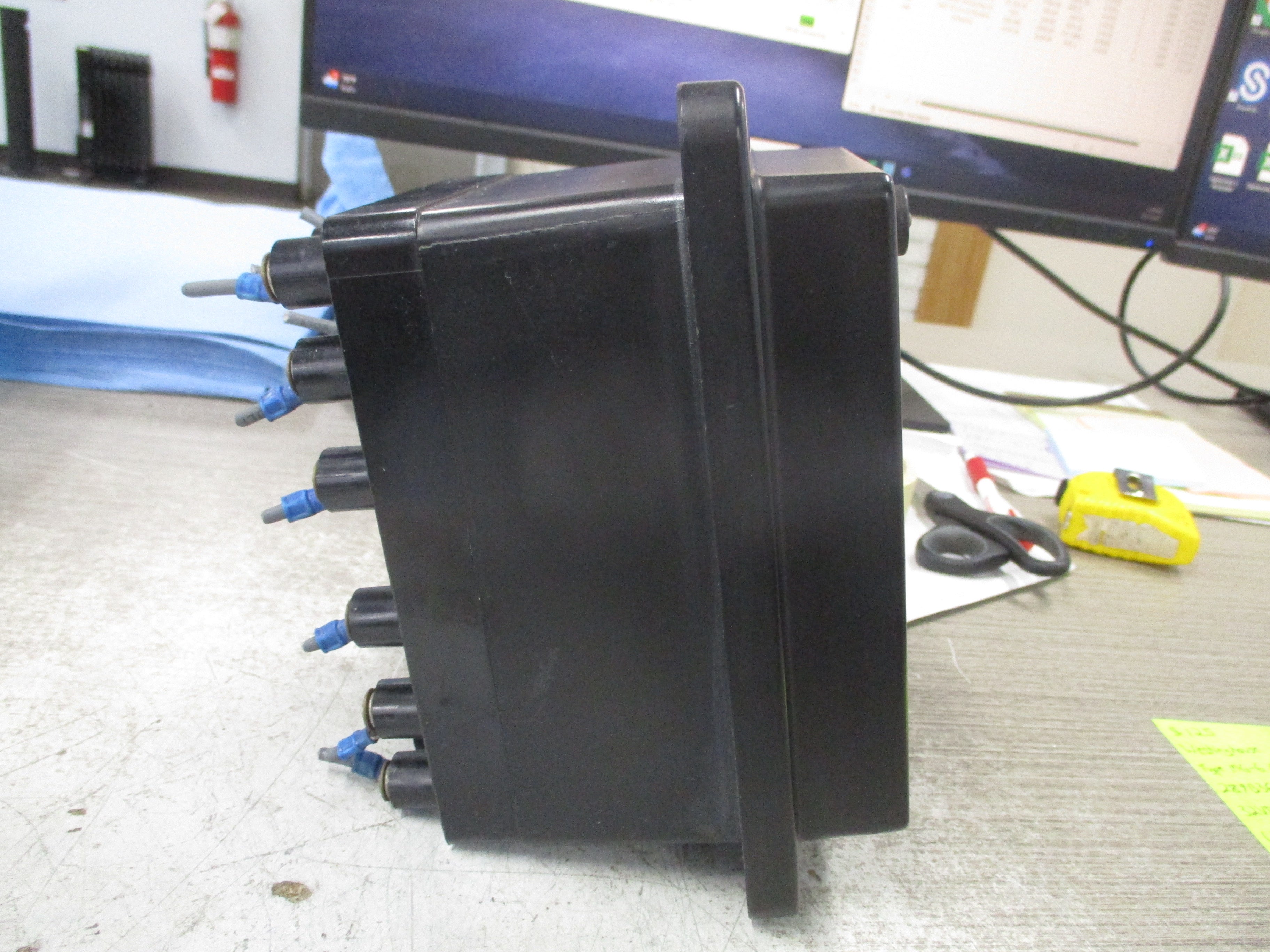Westinghouse Type MG-6 Auxiliary Relay 289B360A17 32VDC *Chipped Insulator* Used
