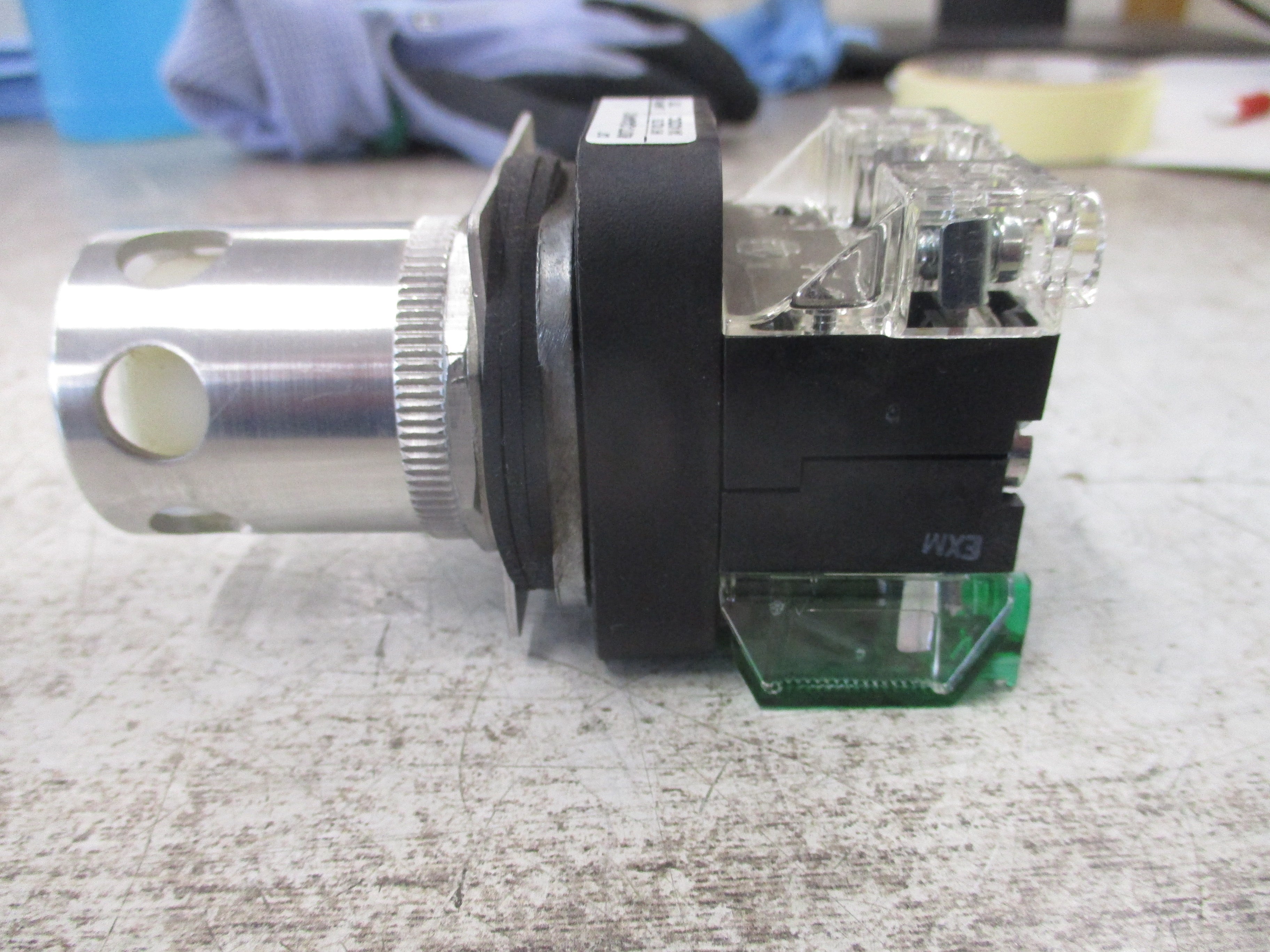 Allen-Bradley Illuminated Push Button 800TC-QA24WD1 Ser. T White 24V Used