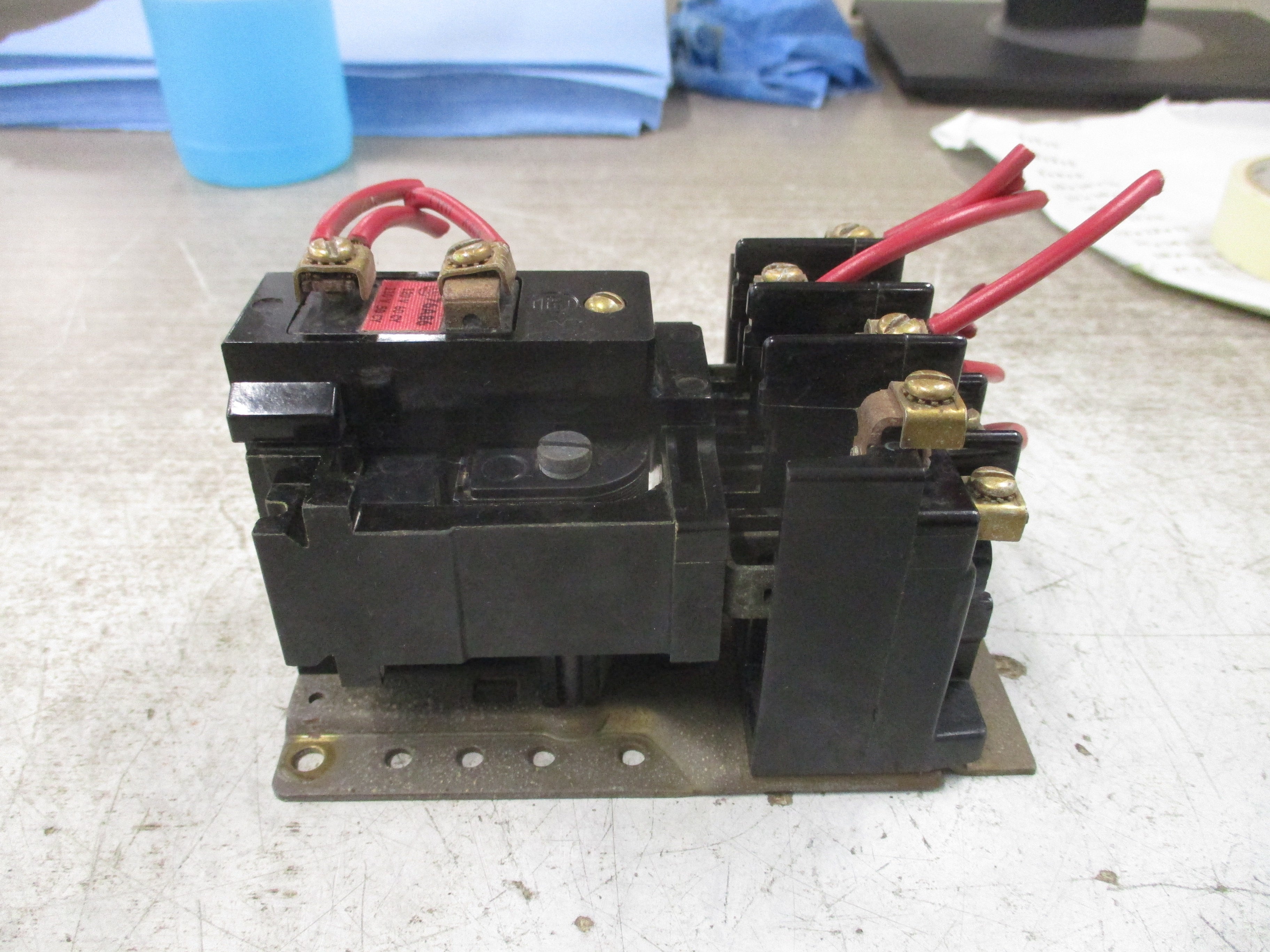 Allen-Bradley Control Relay 700-BR400A1 Ser. A 120V Coil Used