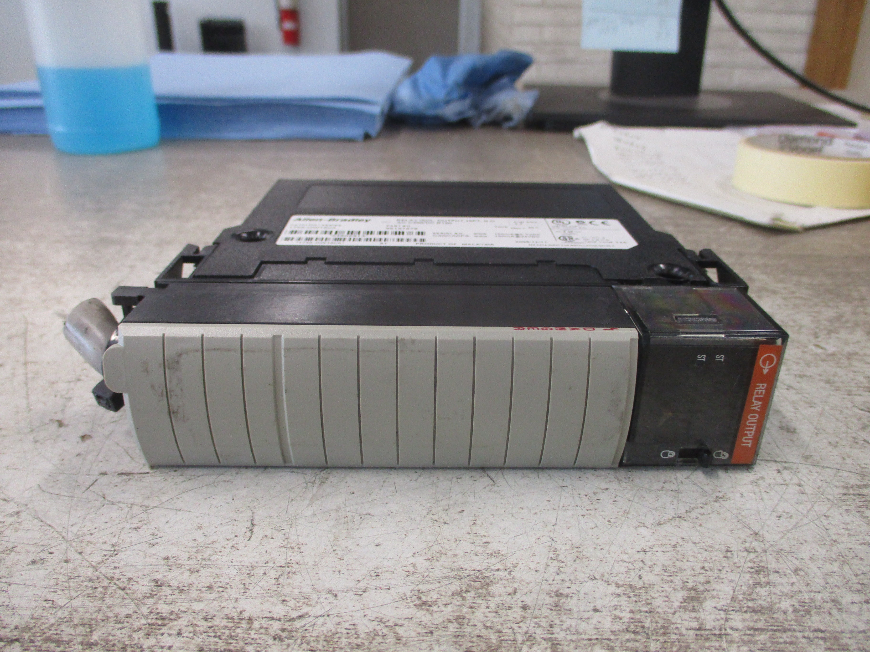 Allen-Bradley ControlLogix Relay Isolated Output Module 1756-OW16I Ser. A Used