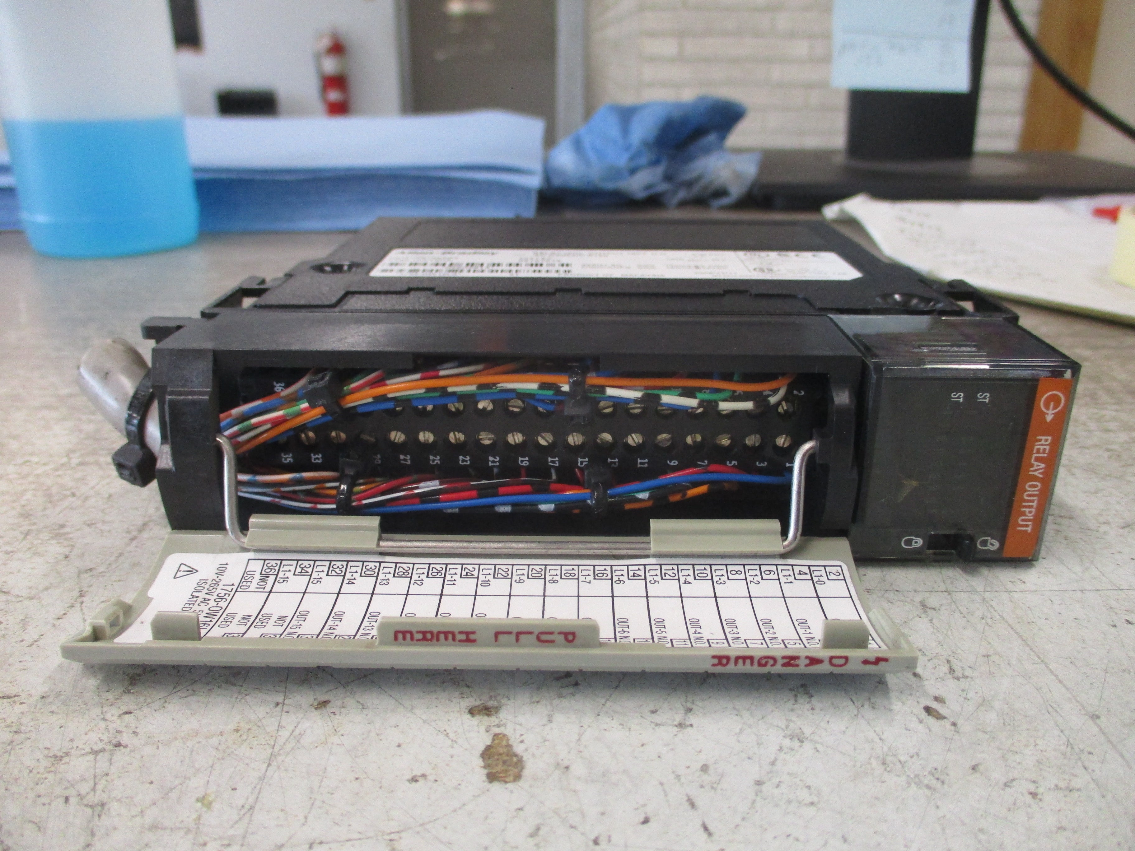 Allen-Bradley ControlLogix Relay Isolated Output Module 1756-OW16I Ser. A Used
