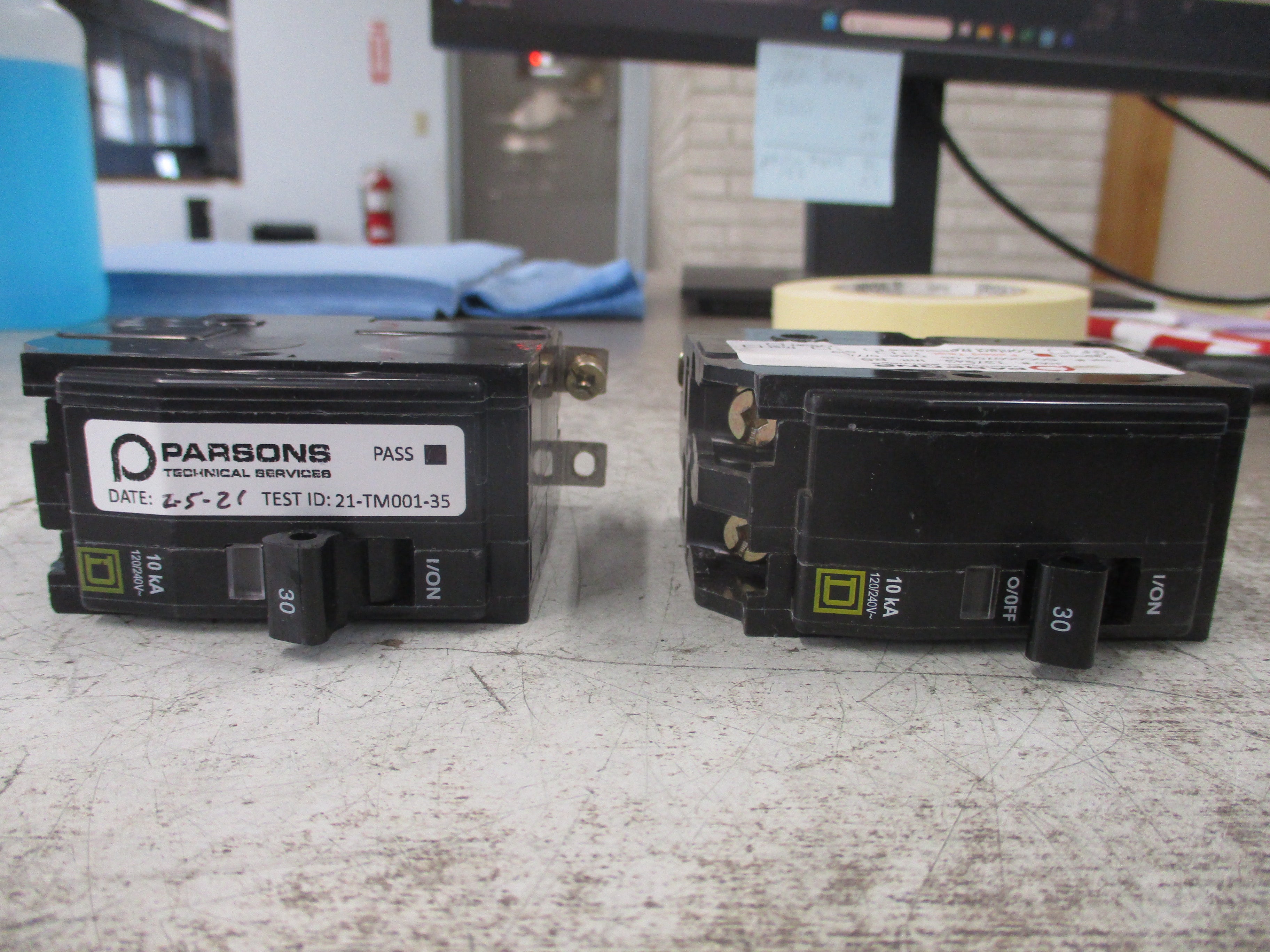 Square D Bolt-On Circuit Breaker QOB230 30A 120/240V 2P *Lot of 2* *(1) Screw*