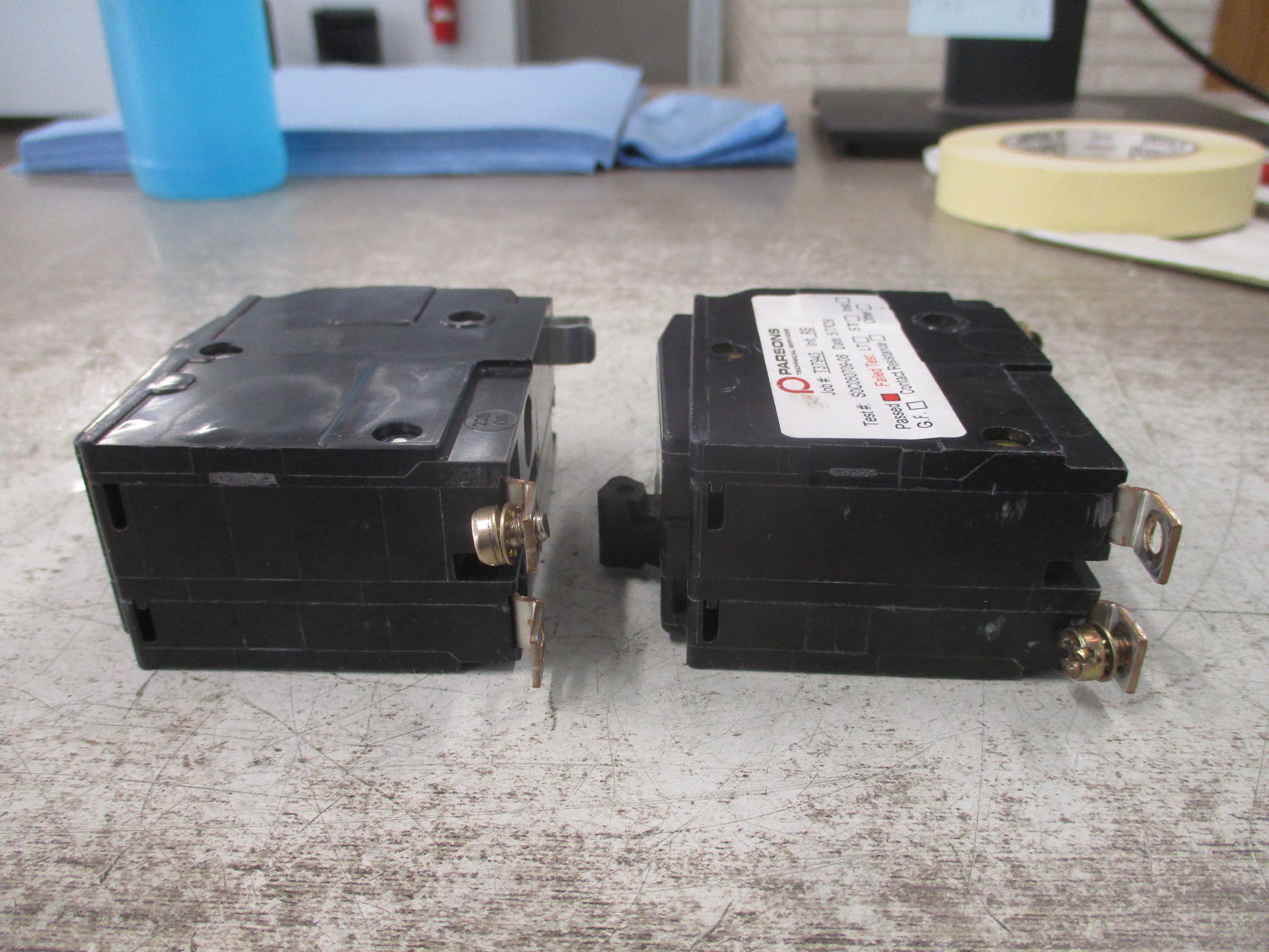 Square D Bolt-On Circuit Breaker QOB230 30A 120/240V 2P *Lot of 2* *(1) Screw*