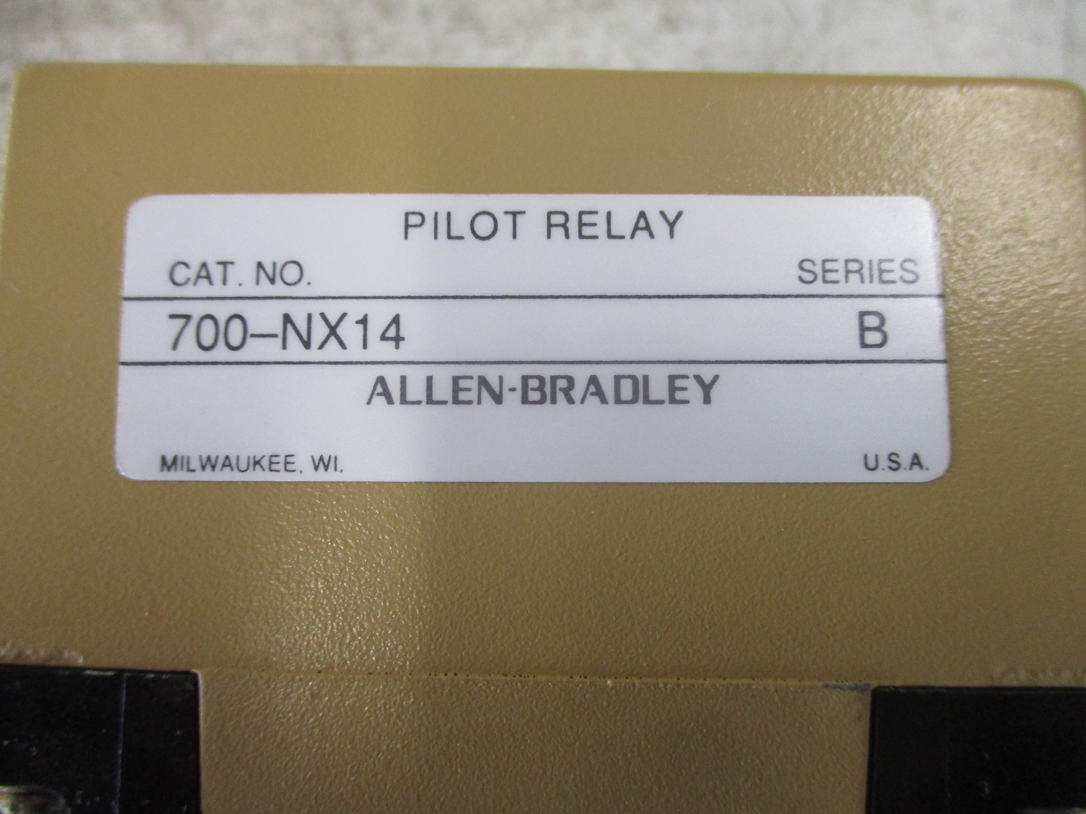 Allen-Bradley Pilot Relay 700-NX14 Ser. B Used