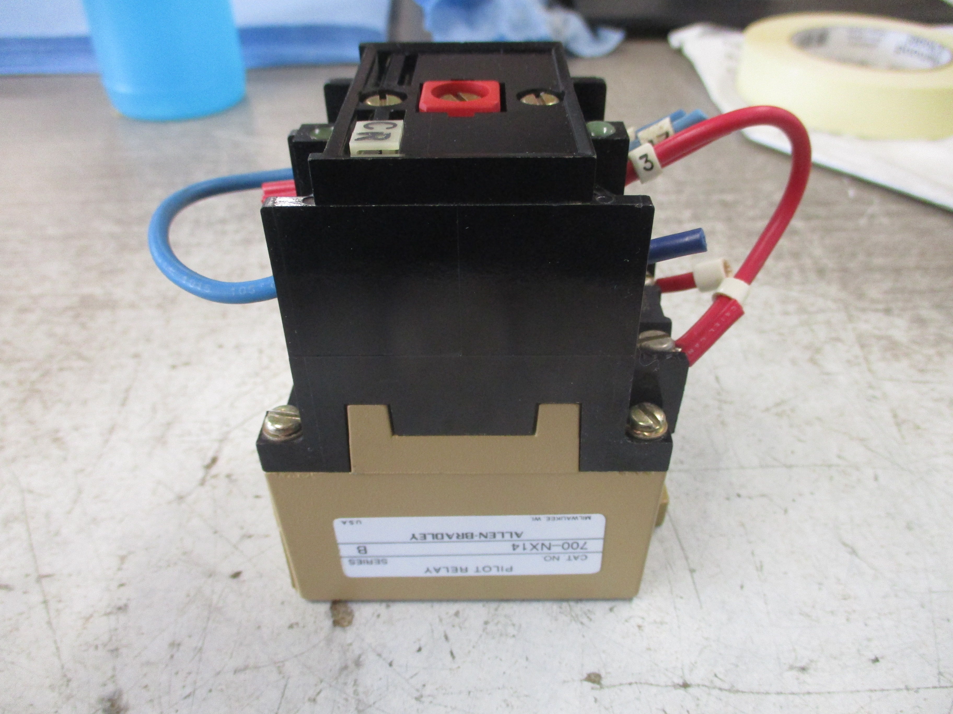 Allen-Bradley Pilot Relay 700-NX14 Ser. B Used