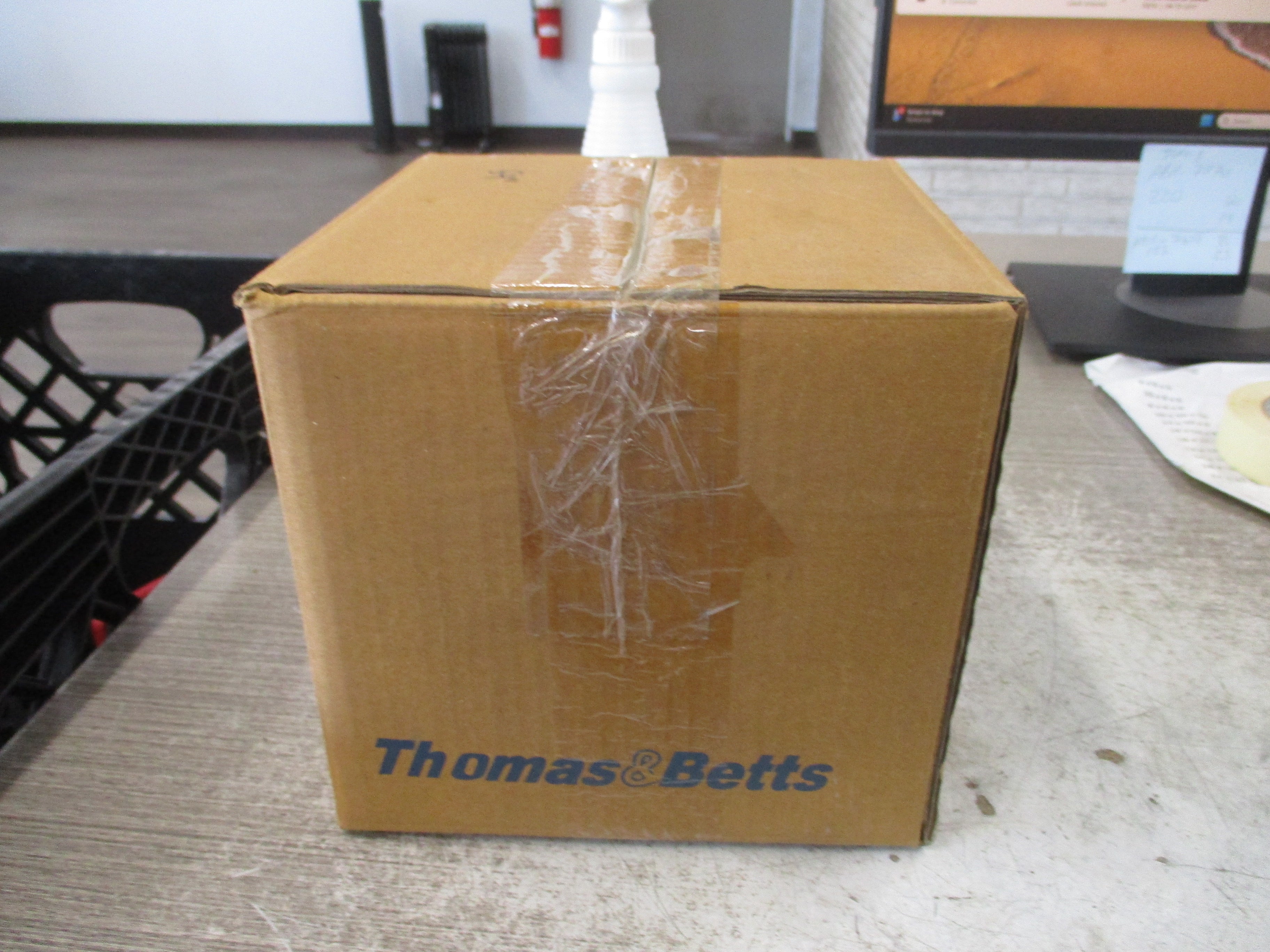 Thomas & Betts Set Screw Coupling TK124A 1 1/4" EMT *Box of 25* New Surplus