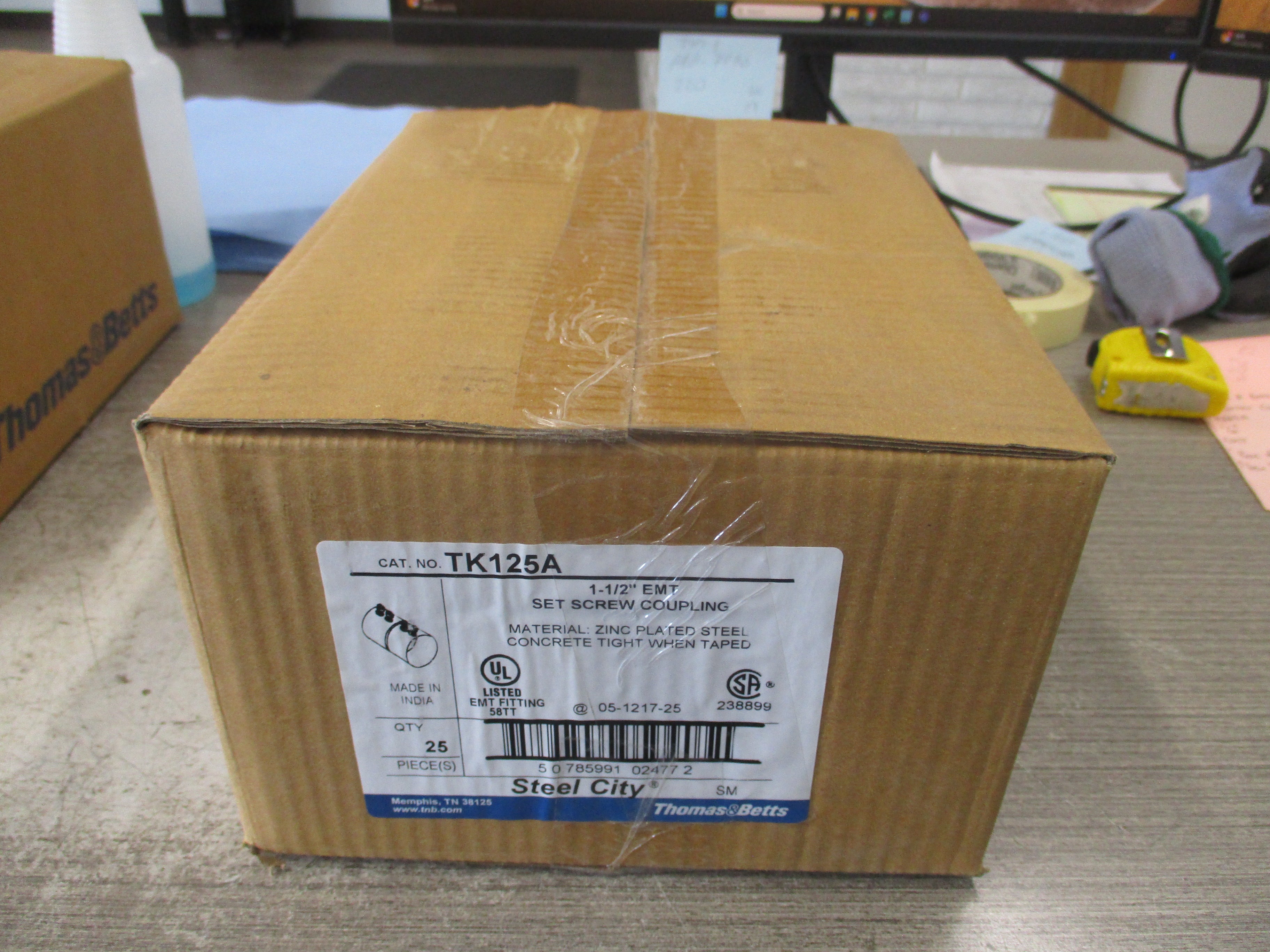 Thomas & Betts Set Screw Coupling TK125A 1 1/2" EMT *Box of 25* New Surplus