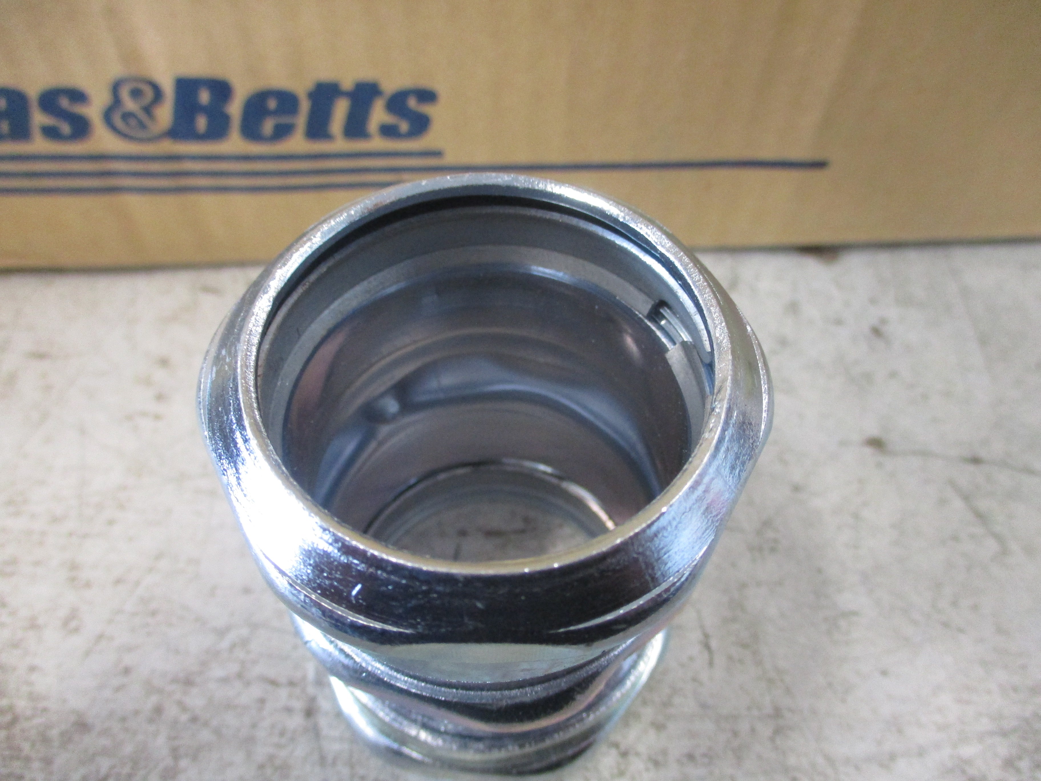 Thomas & Betts Compression Coupling TK114A 1 1/4" For EMT Coupling *Box of 15*