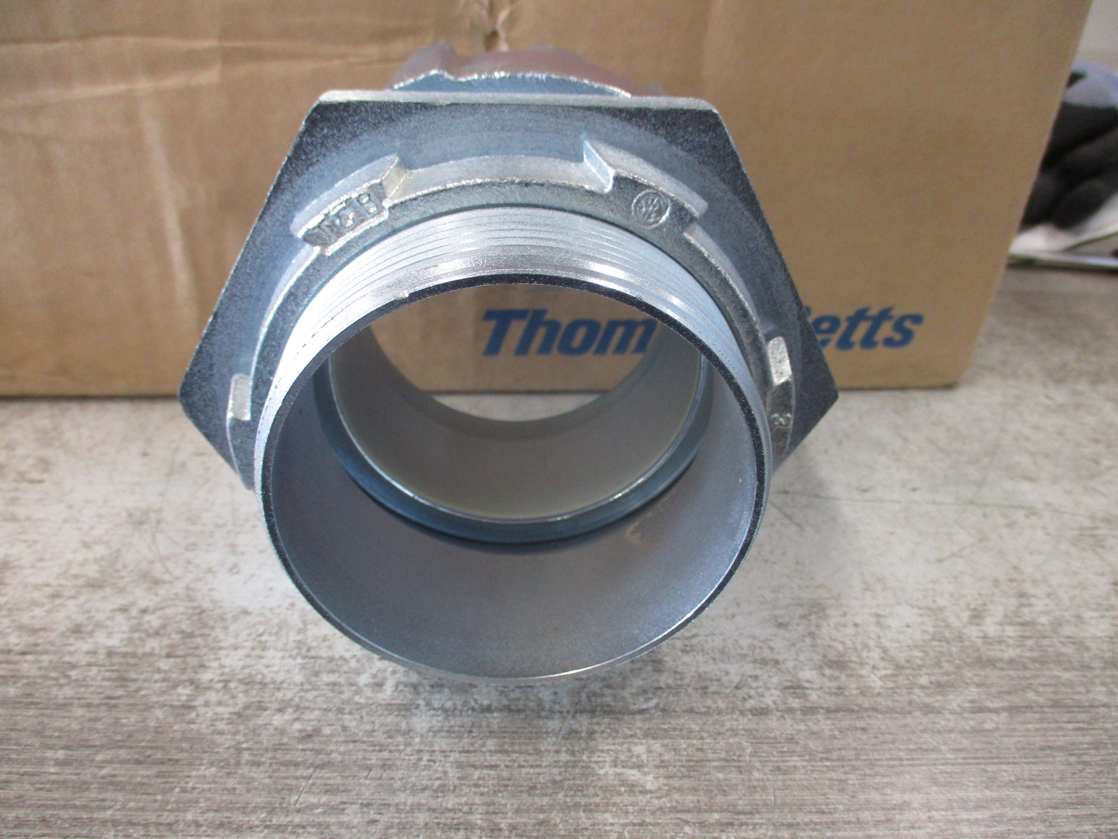 Thomas & Betts Liquidtight Flexible Conduit Connector 5239 3" *Box of 3*