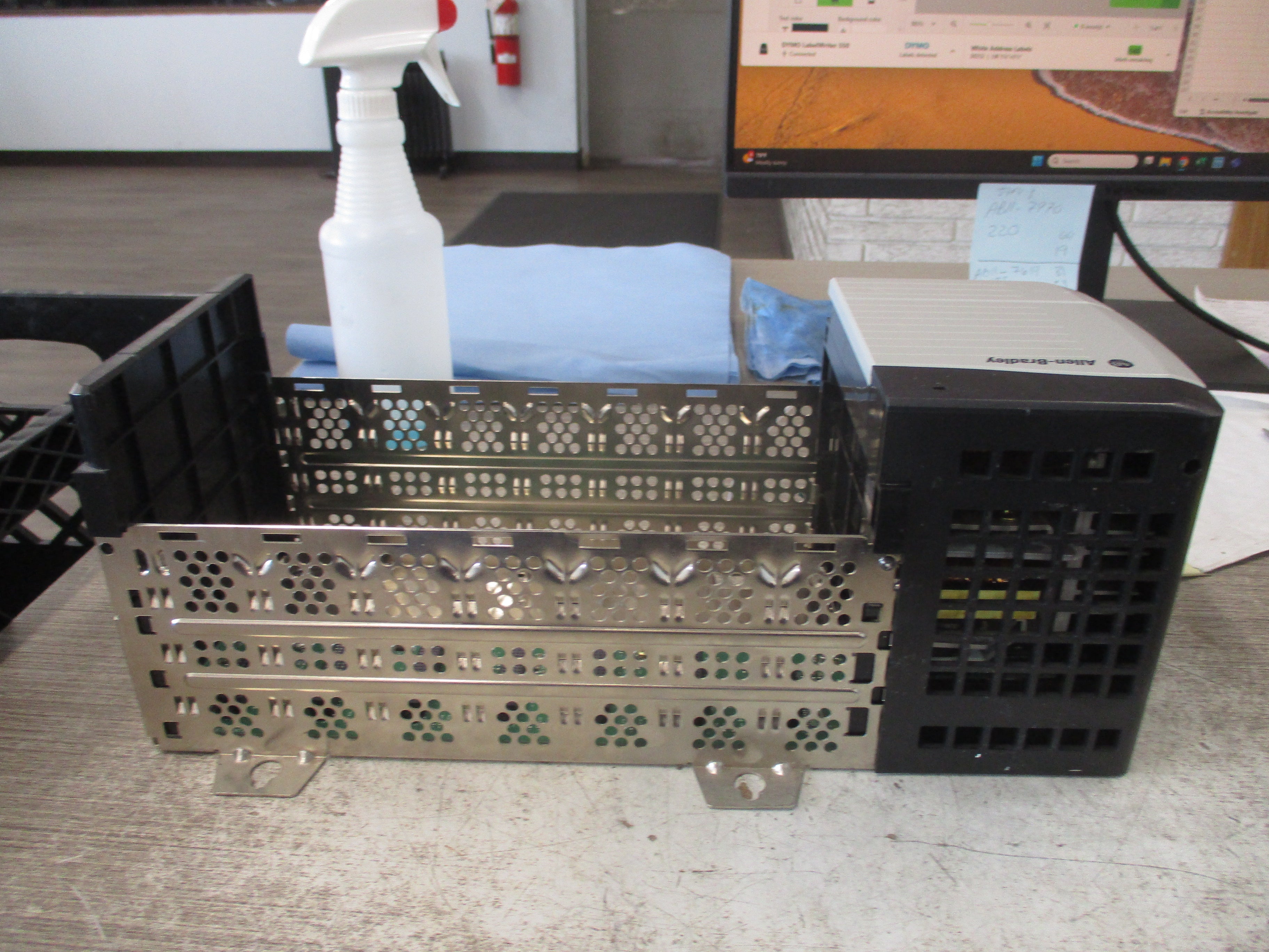 Allen-Bradley ControlLogix 7-Slot Chassis W/ Power Supply 1756A7/1756-PA72