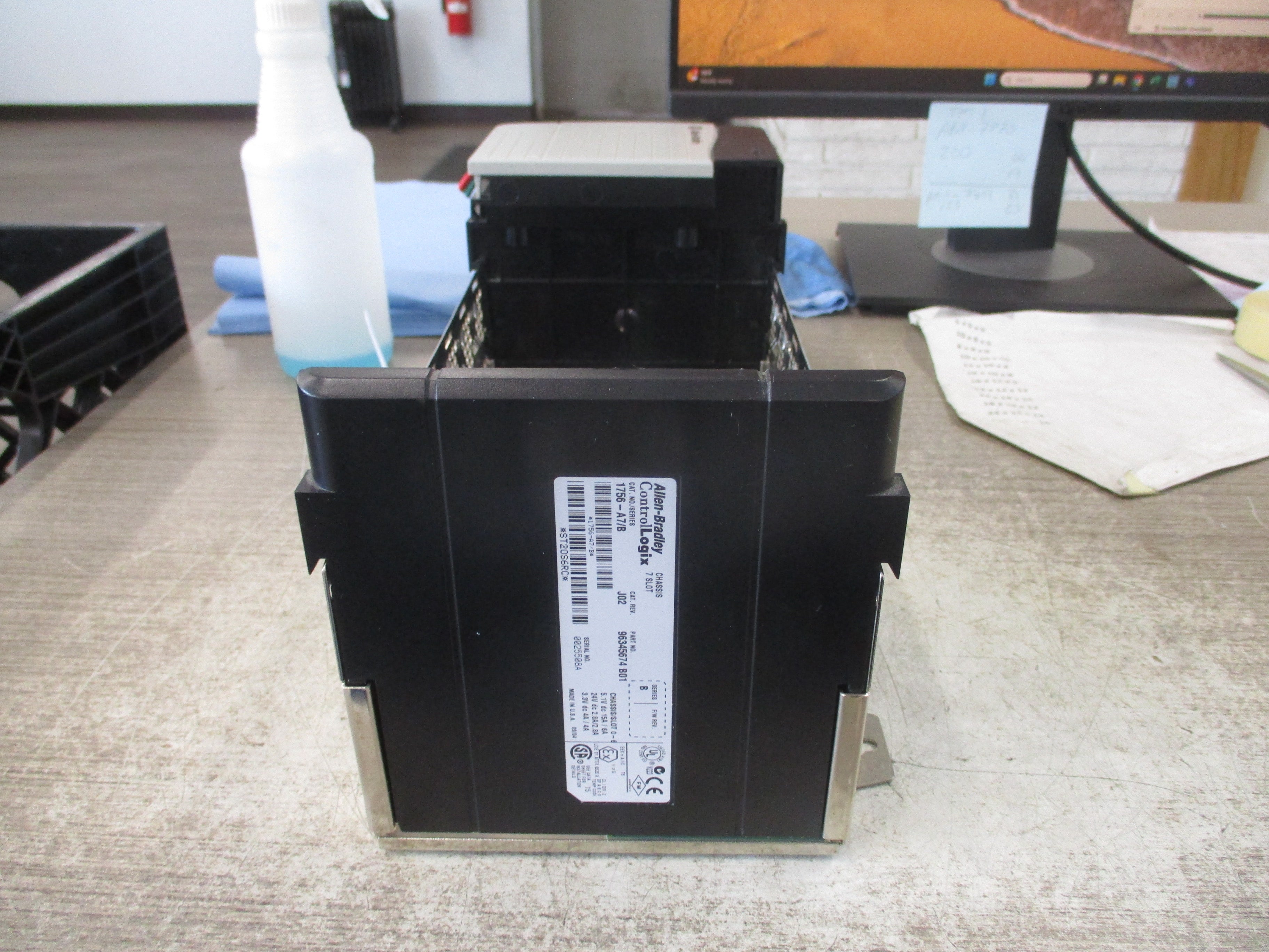 Allen-Bradley ControlLogix 7-Slot Chassis W/ Power Supply 1756A7/1756-PA72
