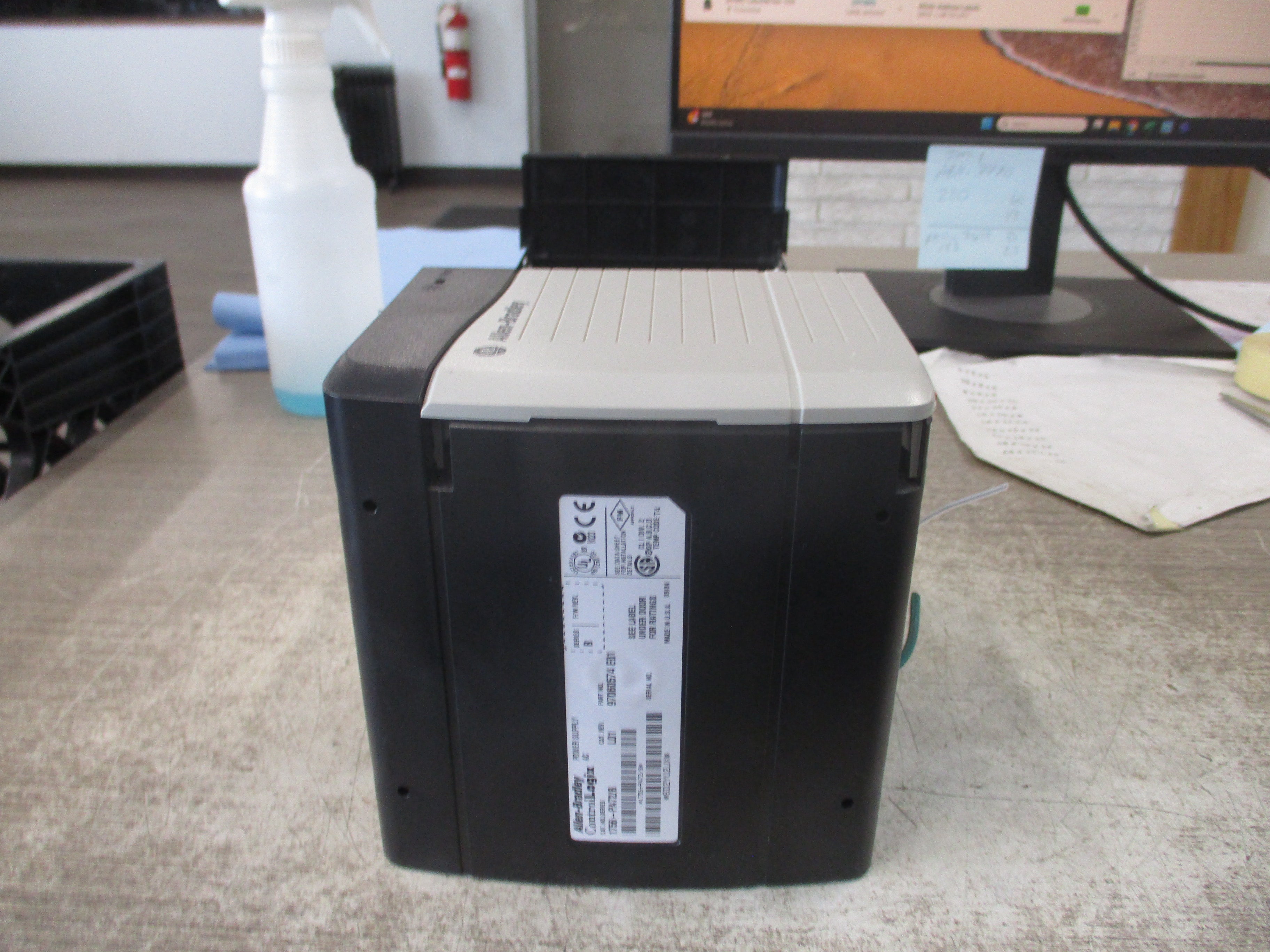 Allen-Bradley ControlLogix 7-Slot Chassis W/ Power Supply 1756A7/1756-PA72