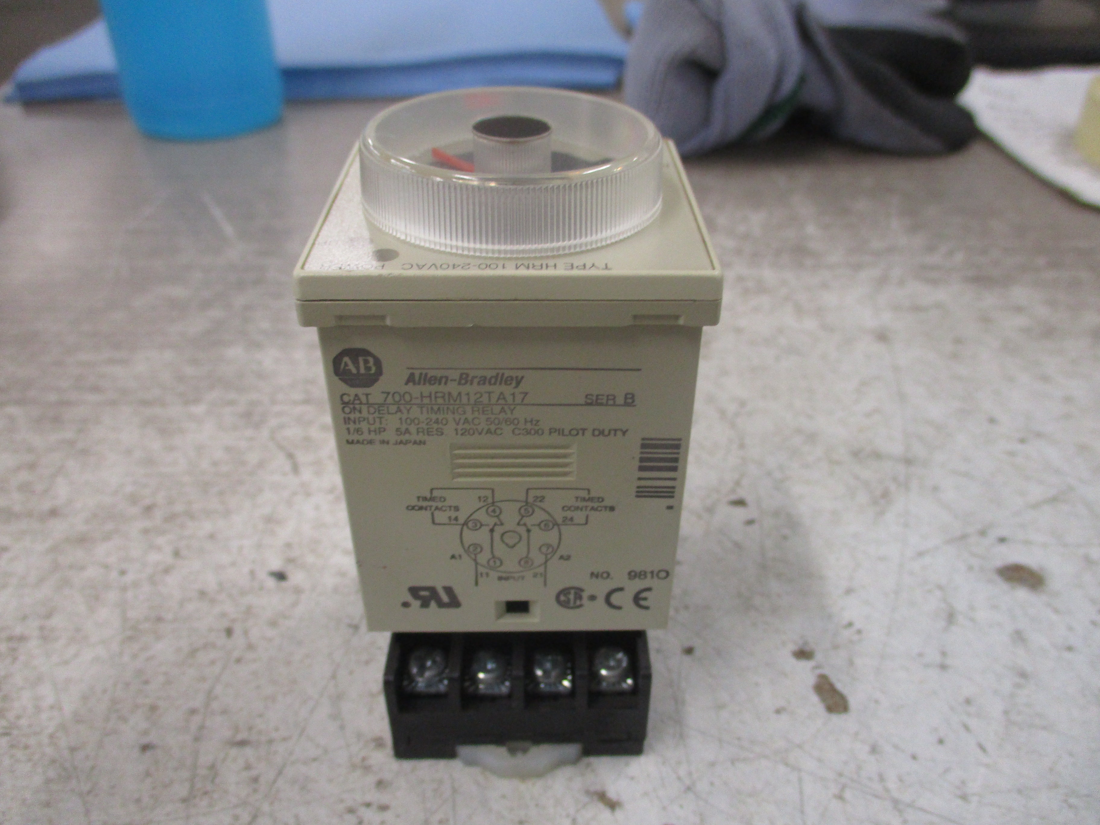 Allen-Bradley On Delay Timing Relay 700-HRM12TA17 Ser. B 100-240V 50/60Hz W/Base
