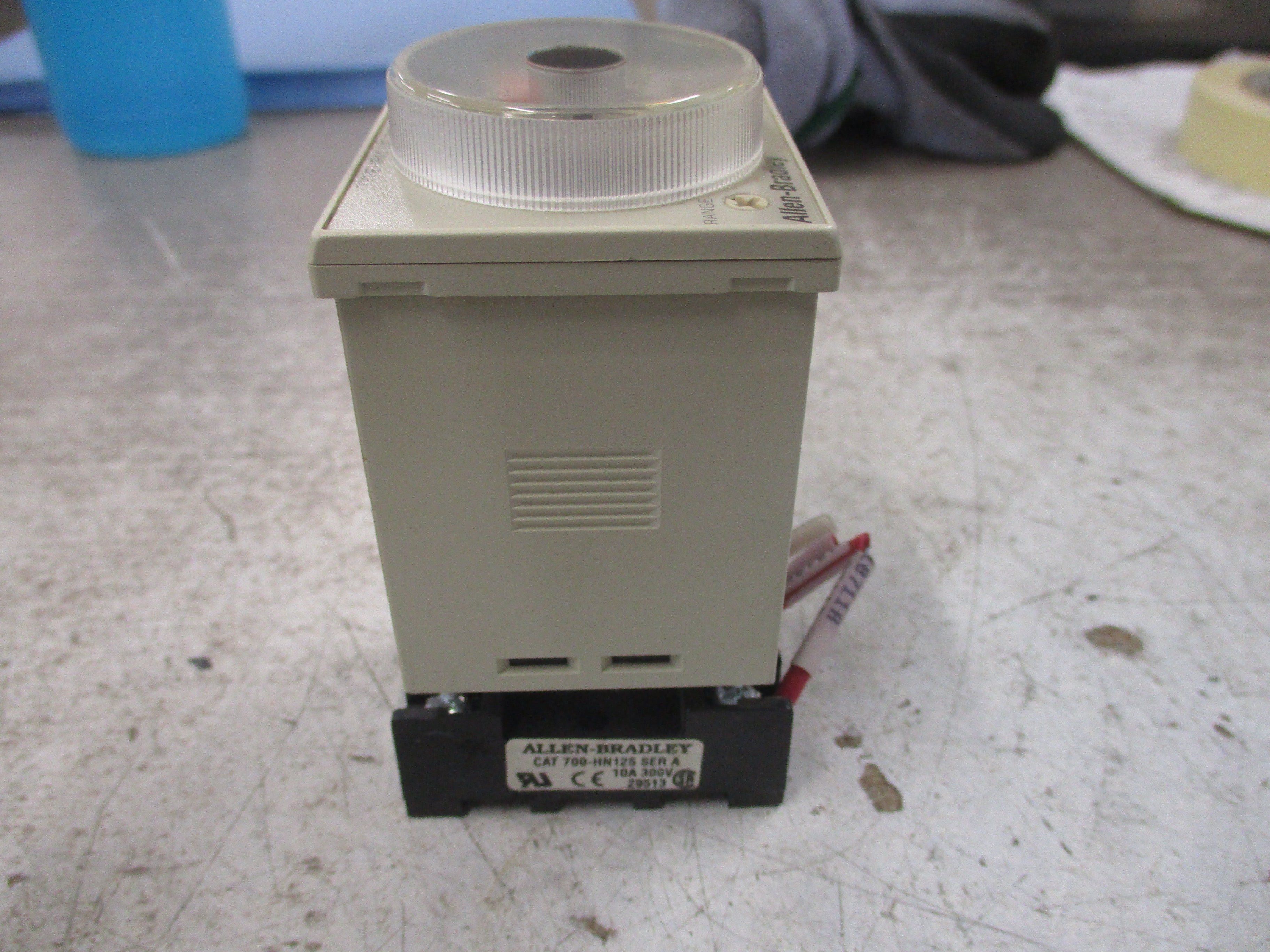Allen-Bradley On Delay Timing Relay 700-HRM12TA17 Ser. B 100-240V 50/60Hz W/Base