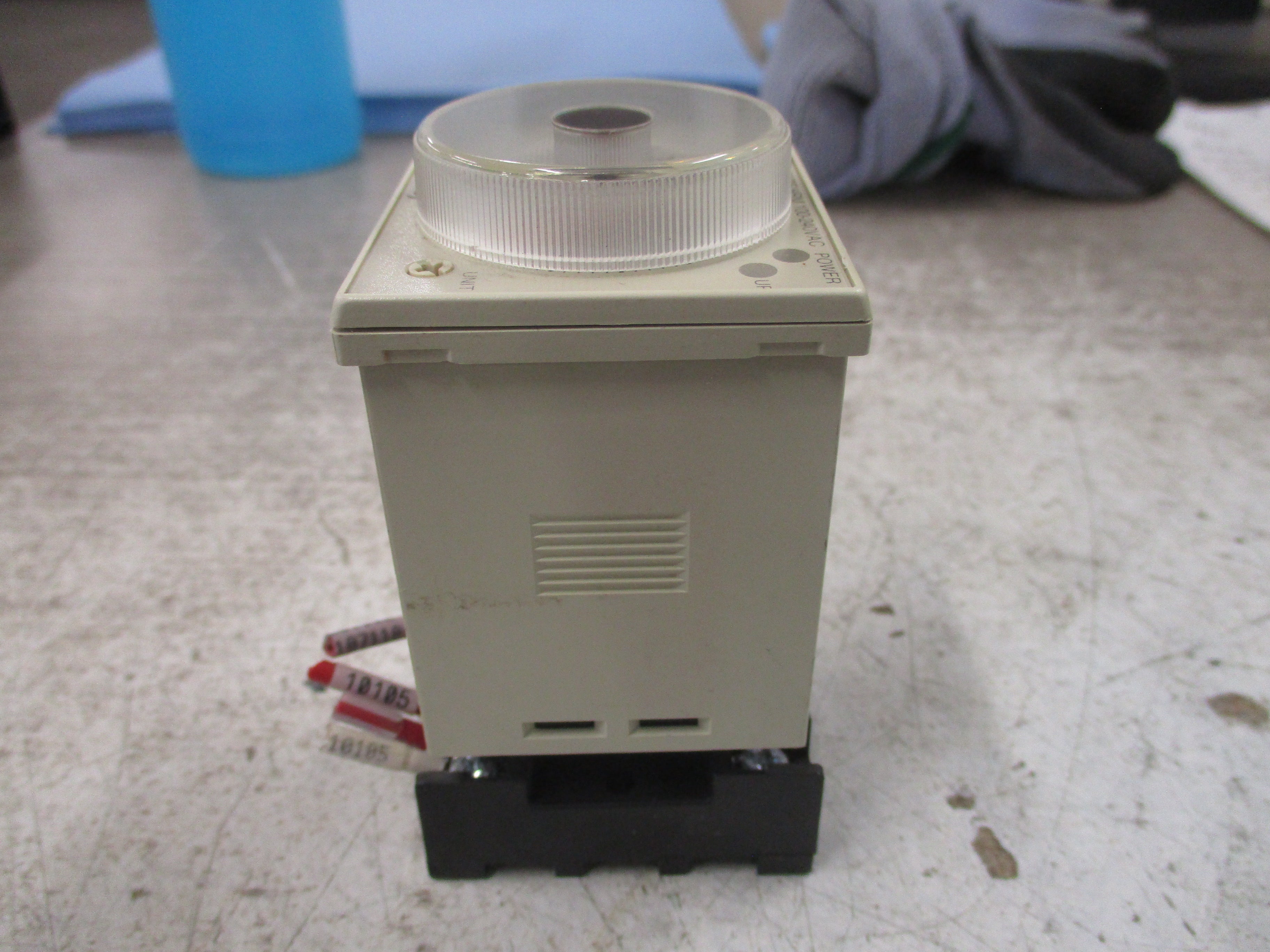 Allen-Bradley On Delay Timing Relay 700-HRM12TA17 Ser. B 100-240V 50/60Hz W/Base