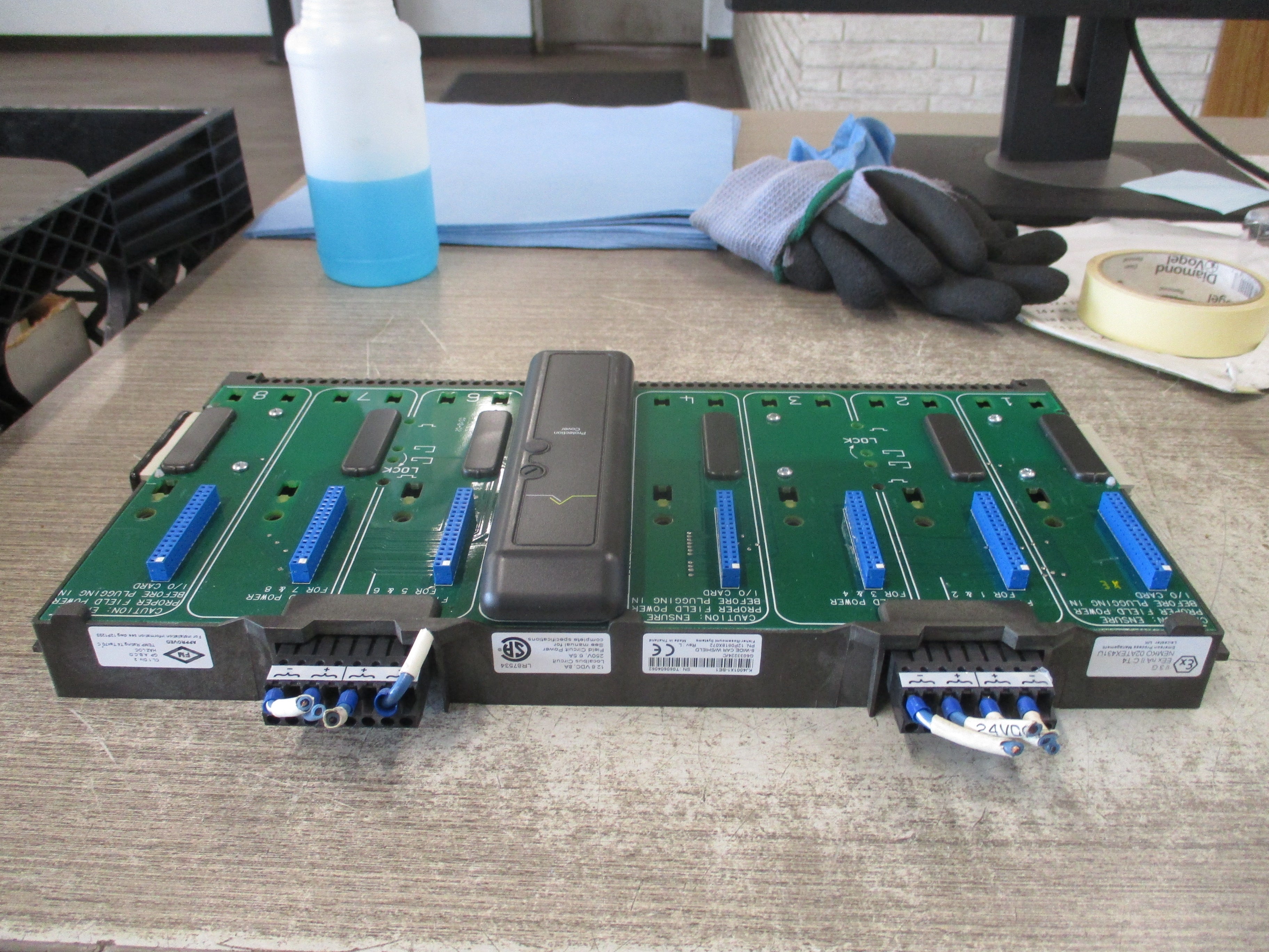 Emerson KJ4001X1-BE1 8-Wide Carrier 12P0818X072 Rev L Localbus: 12.6VDC, 8A Used