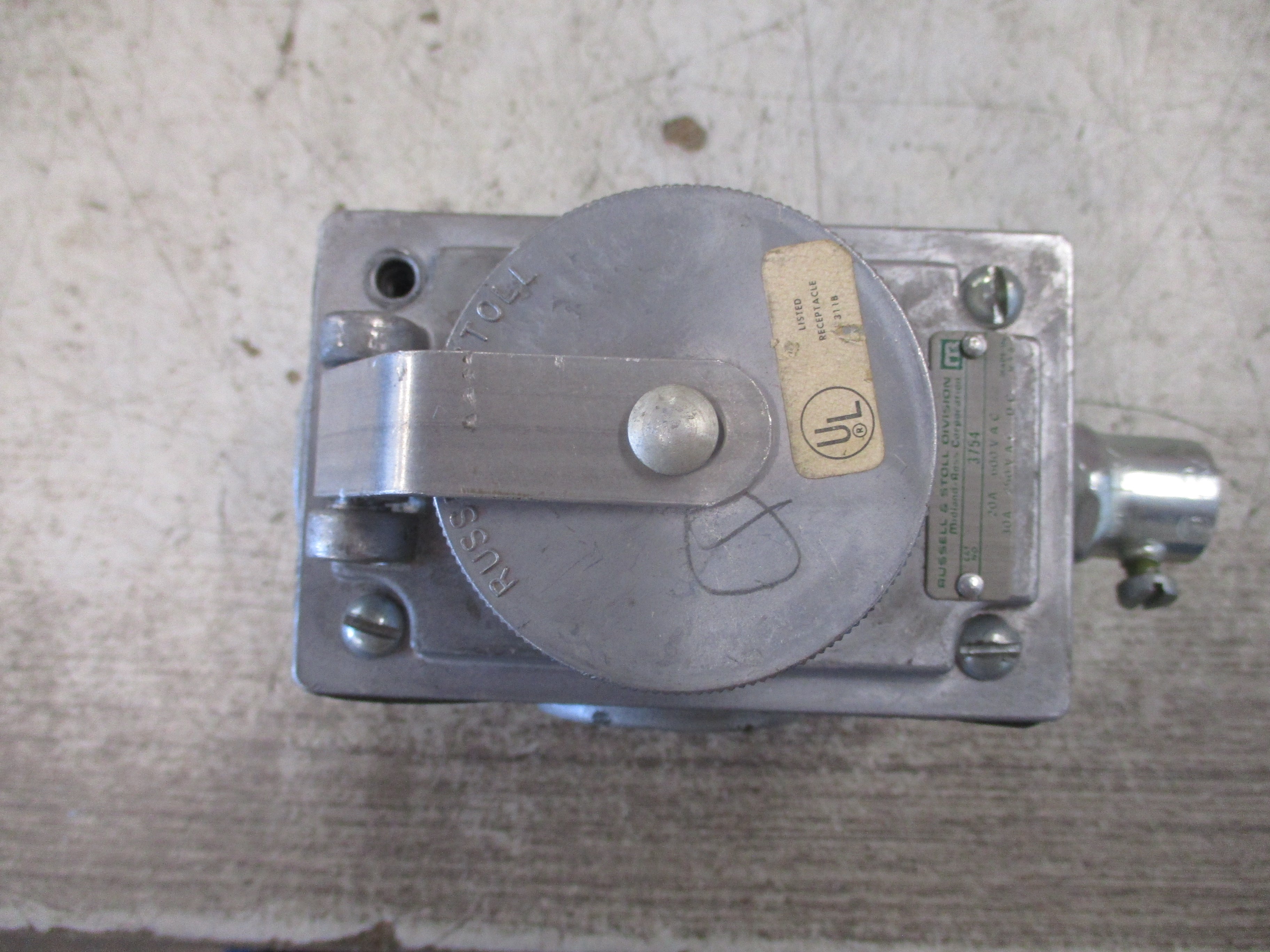 Russellstoll Receptacle 3754 30/20A 250/600VAC 3P 4W *Missing (1) Screw*