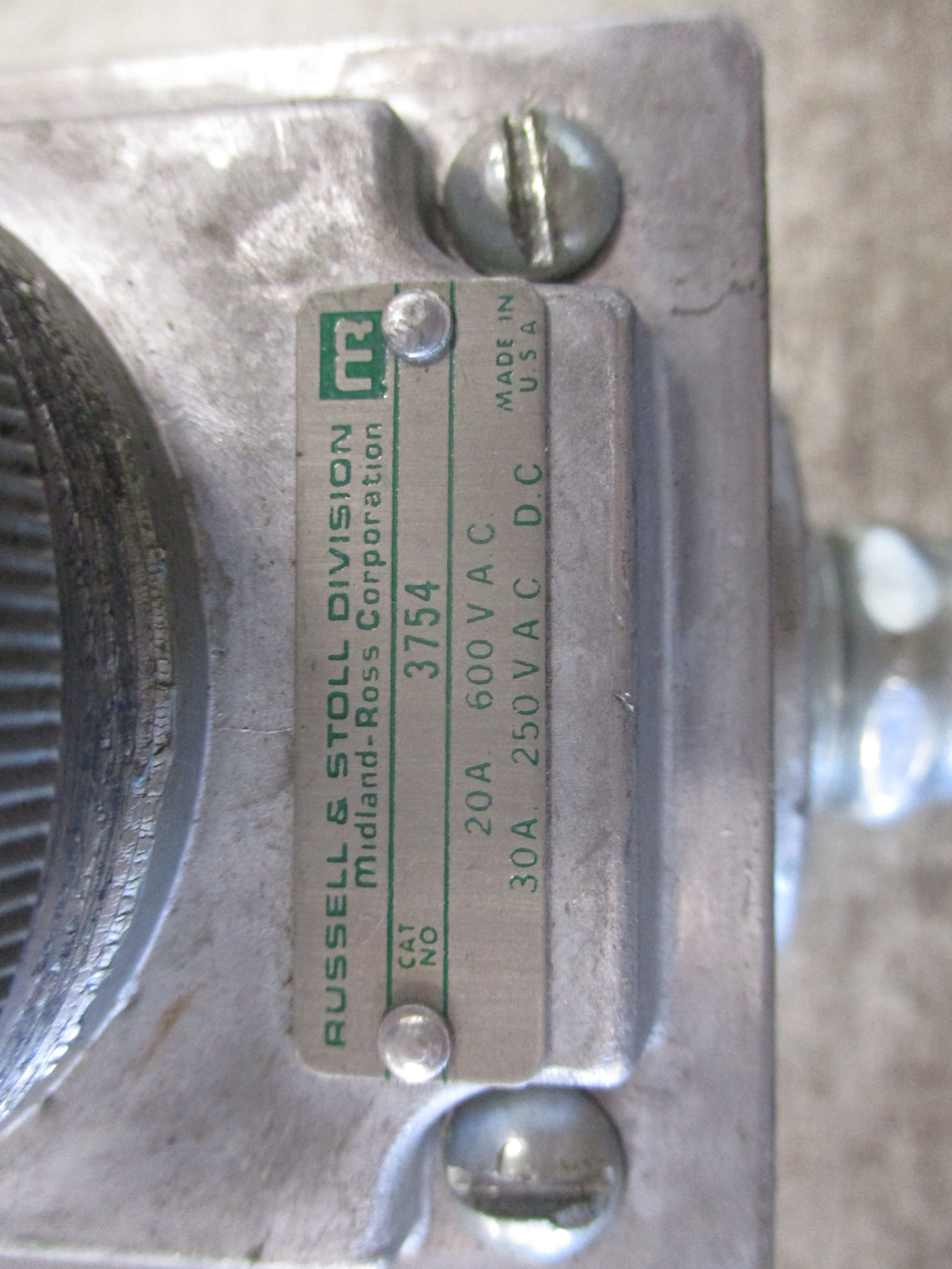 Russellstoll Receptacle 3754 30/20A 250/600VAC 3P 4W *Missing (1) Screw*