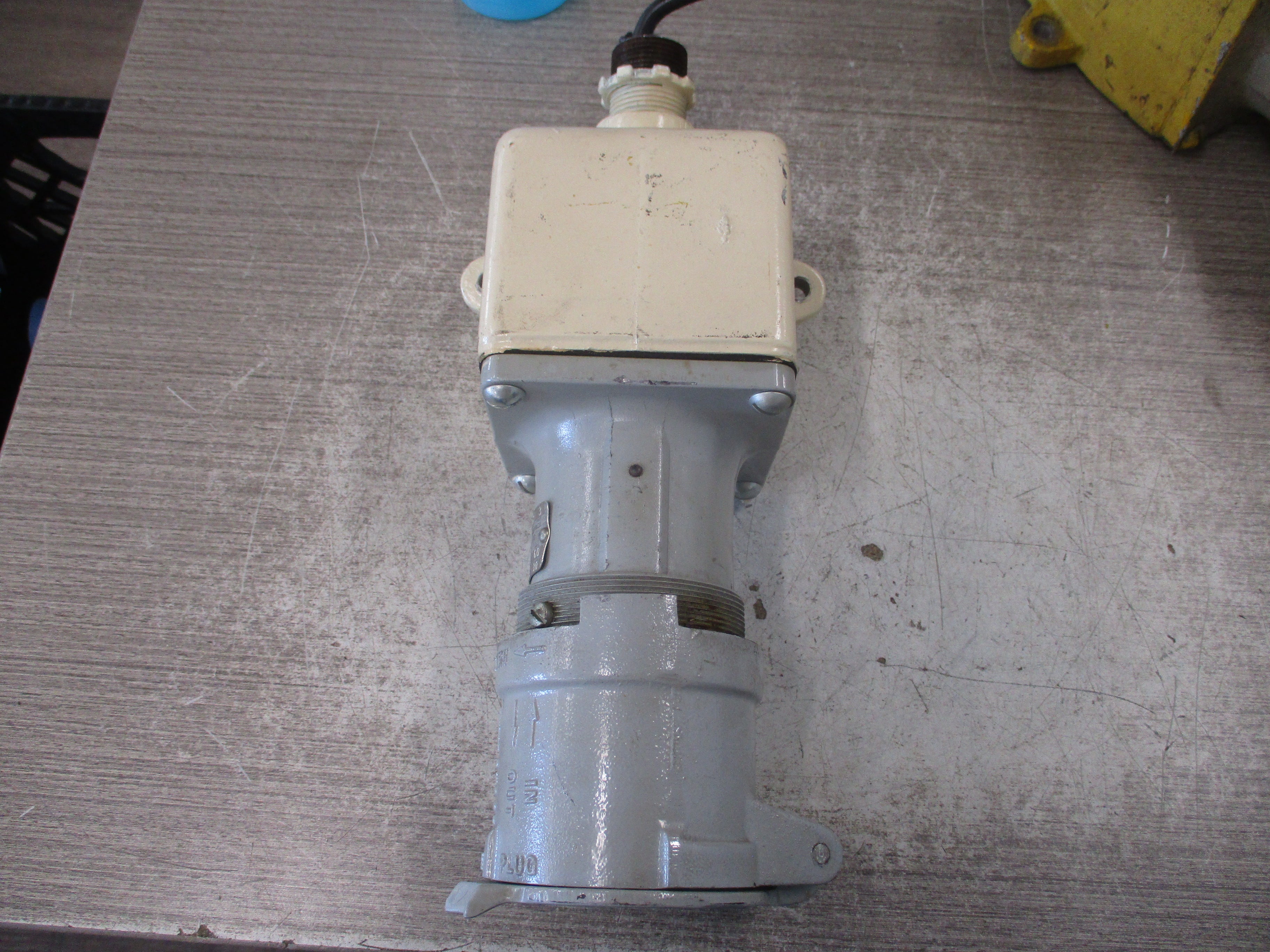 Crouse-Hinds Receptacle with Base QEH2634 30/60A 460/230VAC 3Ph Model: M72 Used