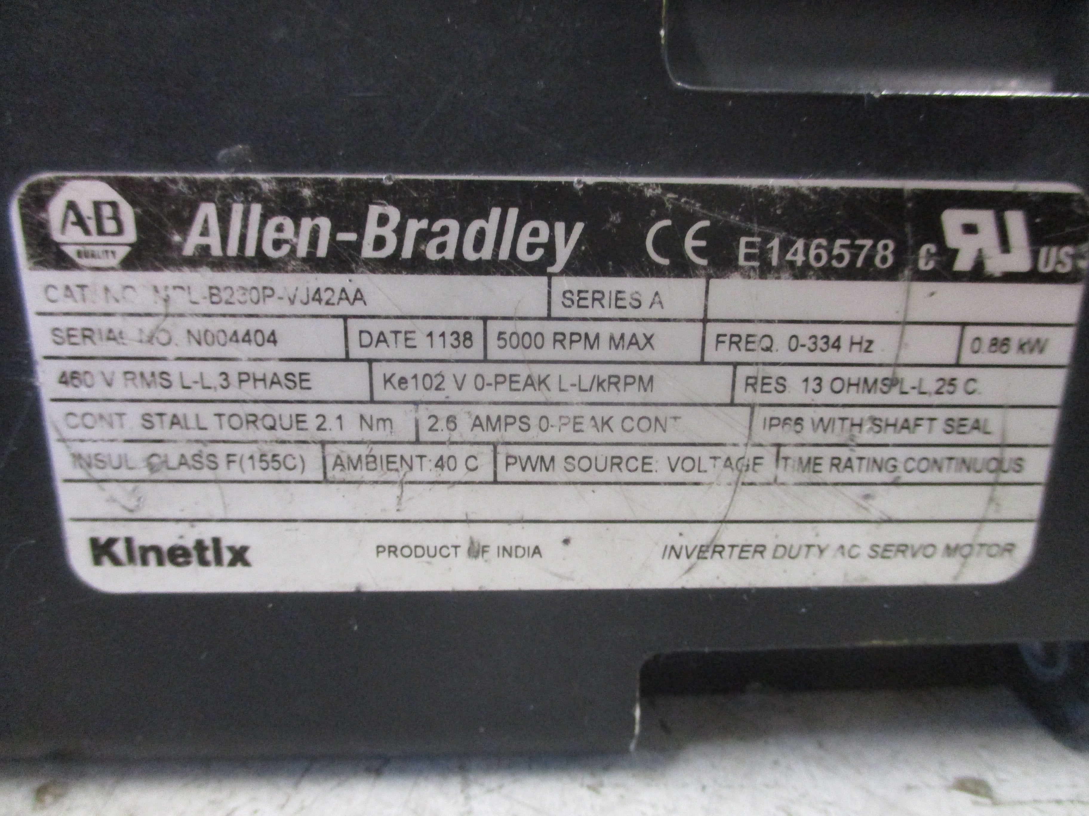 Allen-Bradley Kinetix AC Servo Motor MPL-B230P-VJ42AA Ser. A 0.86KW 5000RPM Used
