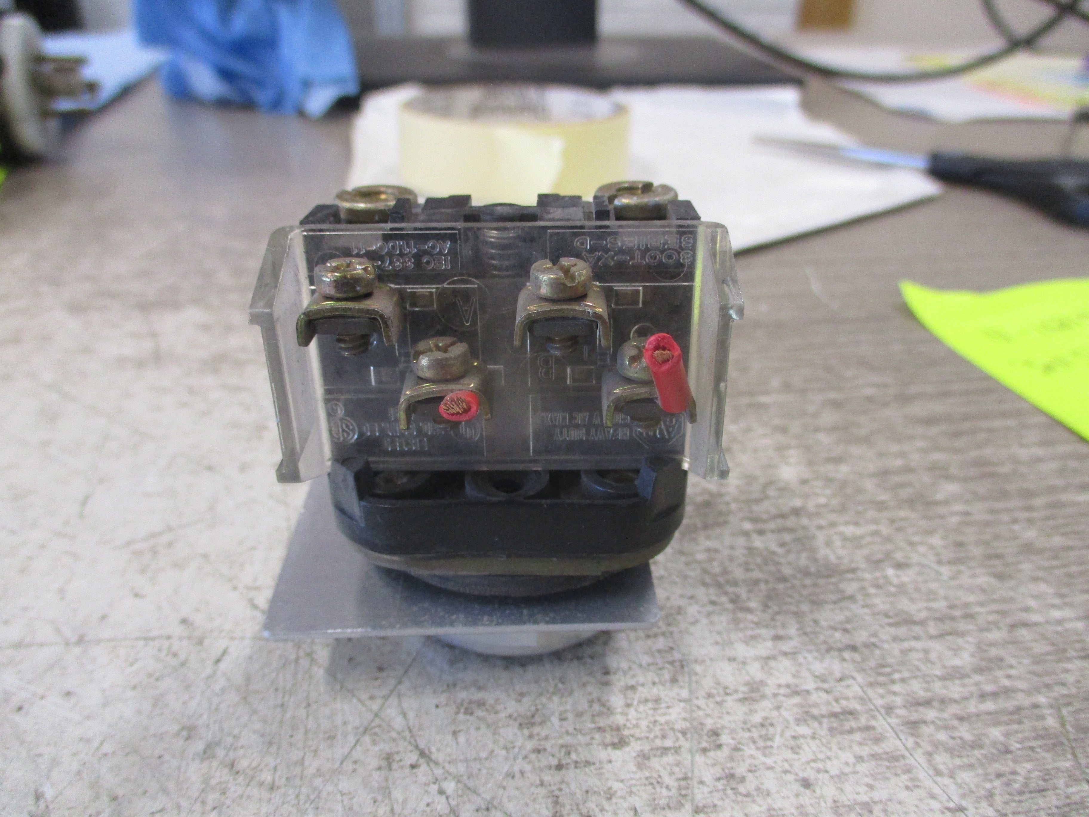 Allen-Bradley Flush Head Push Button 800T-A… Ser. T Type 4, 13 Red Used