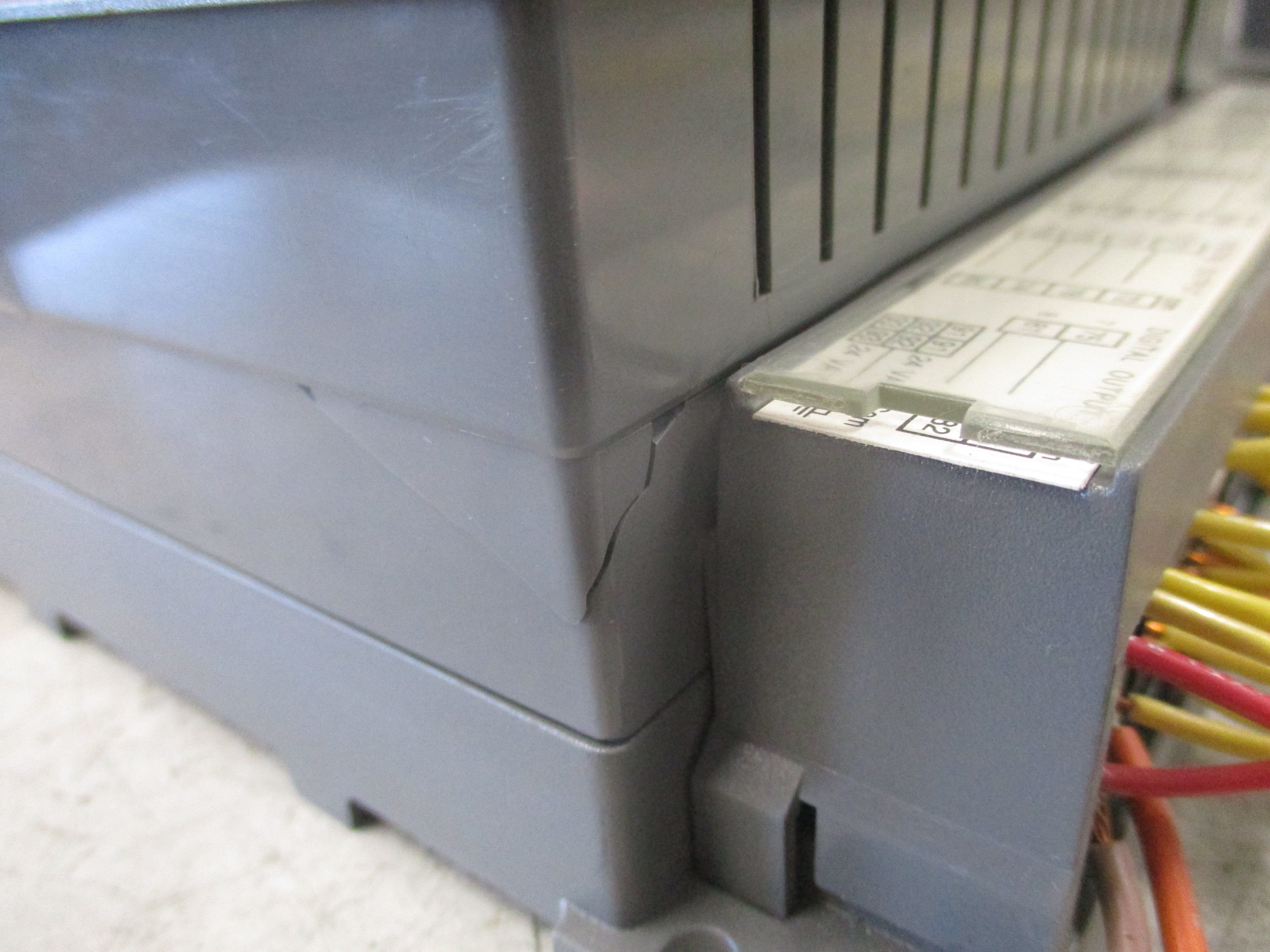 Johnson Controls / Metasys Controller DX-9100-8454 24VAC *Cracked Case*