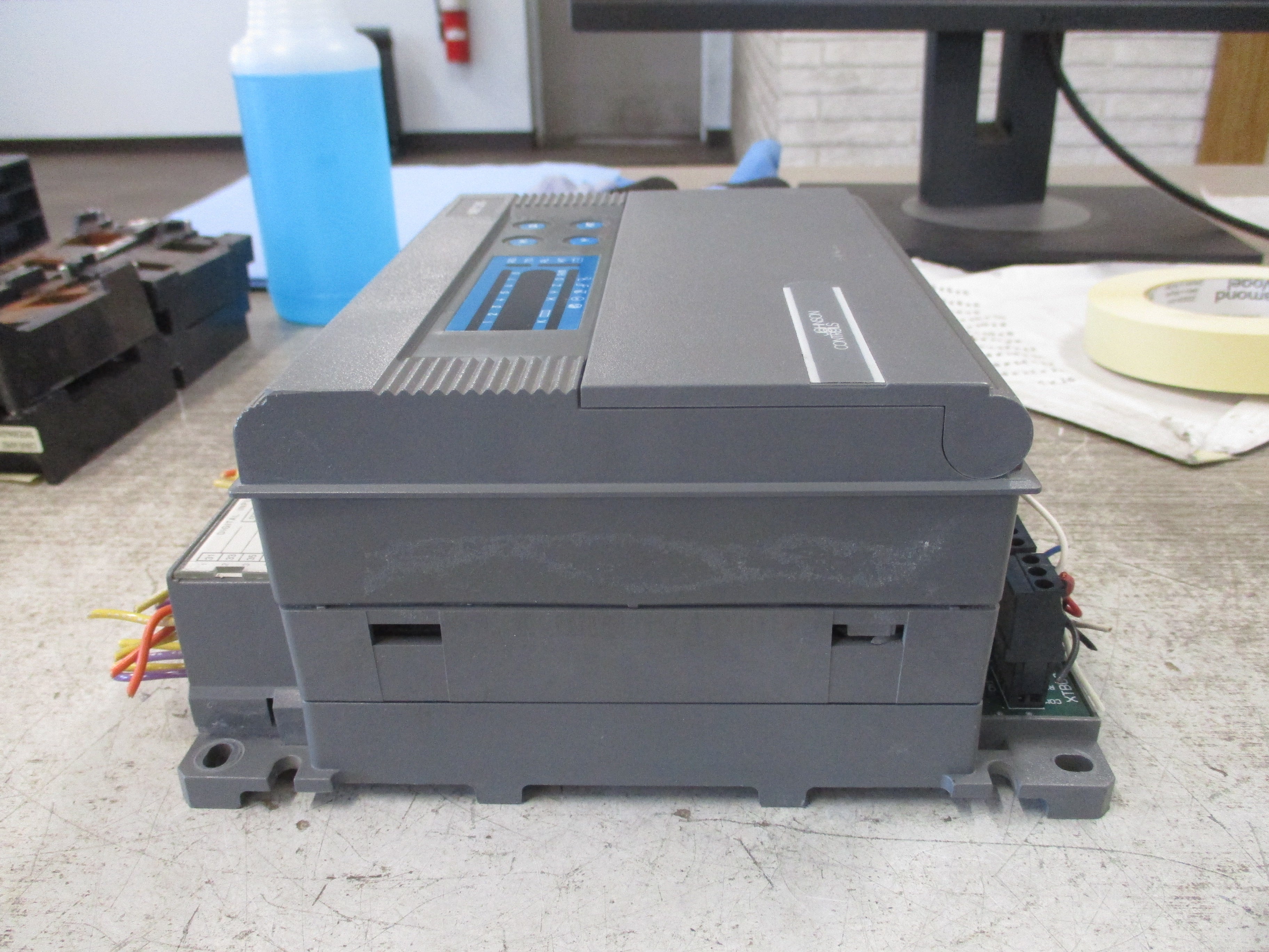 Johnson Controls / Metasys Controller DX-9100-8454 24VAC *Cracked Case*