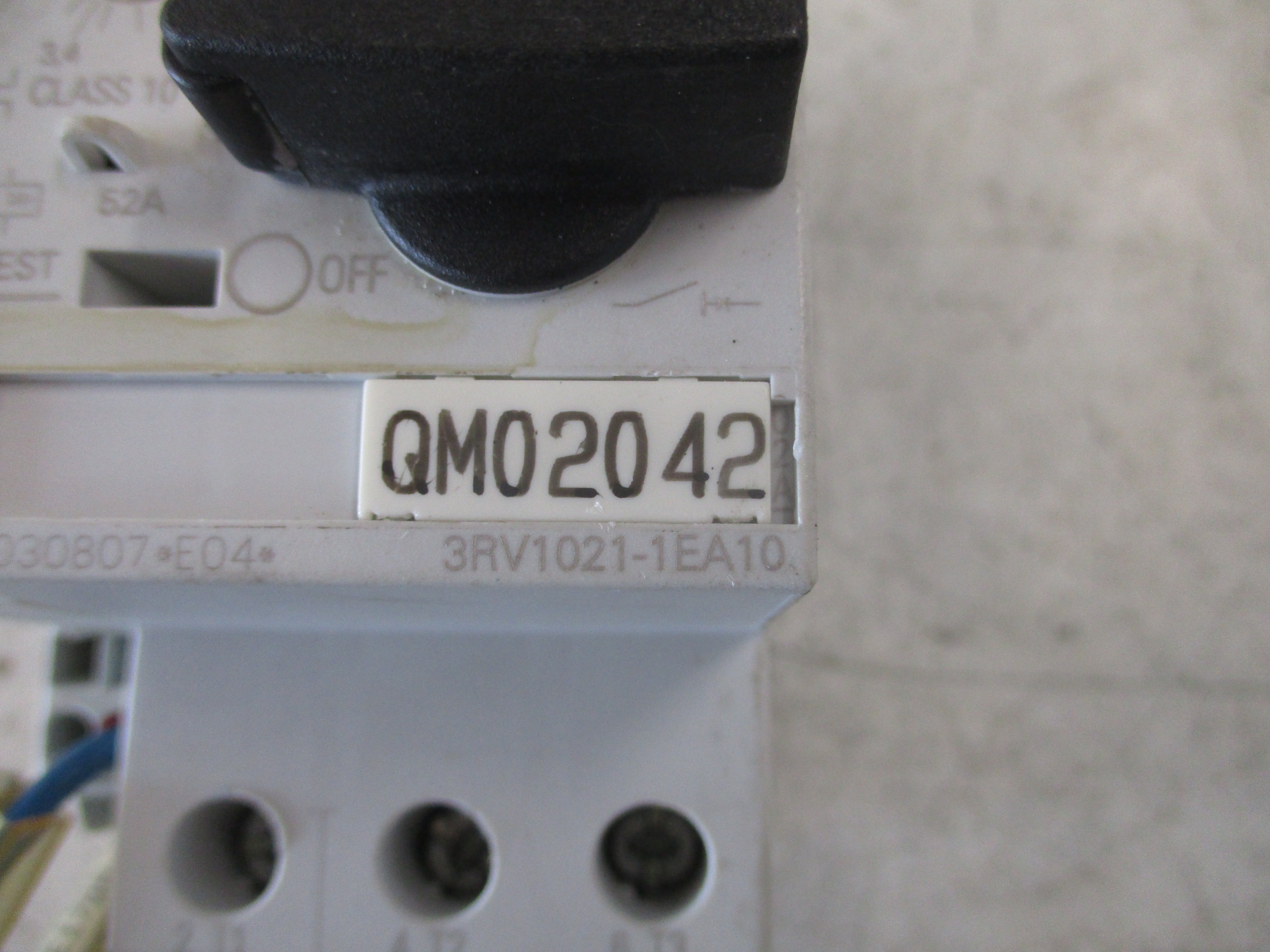 Siemens Motor Protector 3RV1021-1EA10 Trip: 2.8-4A W/Aux Contact Used