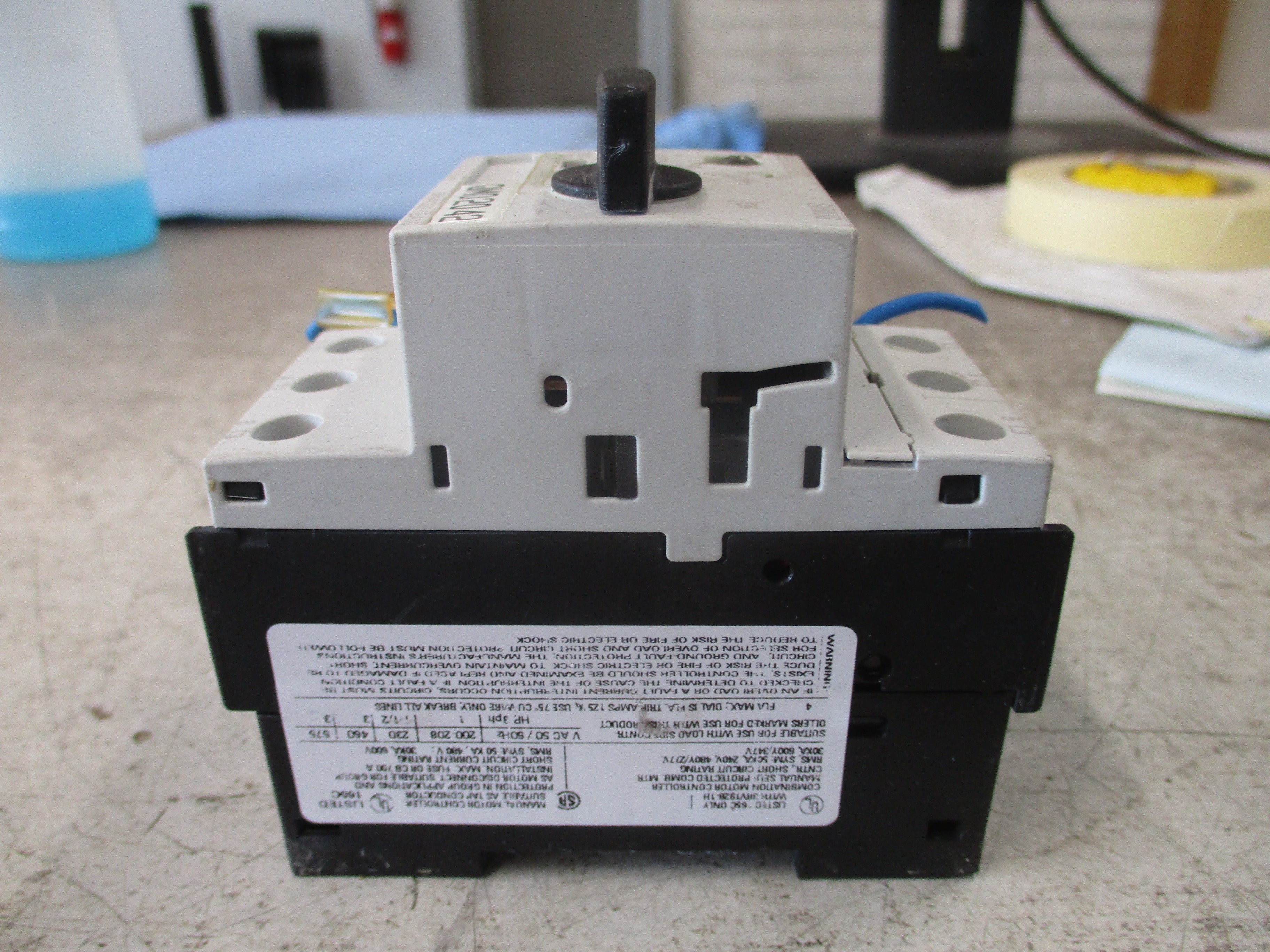 Siemens Motor Protector 3RV1021-1EA10 Trip: 2.8-4A W/Aux Contact Used