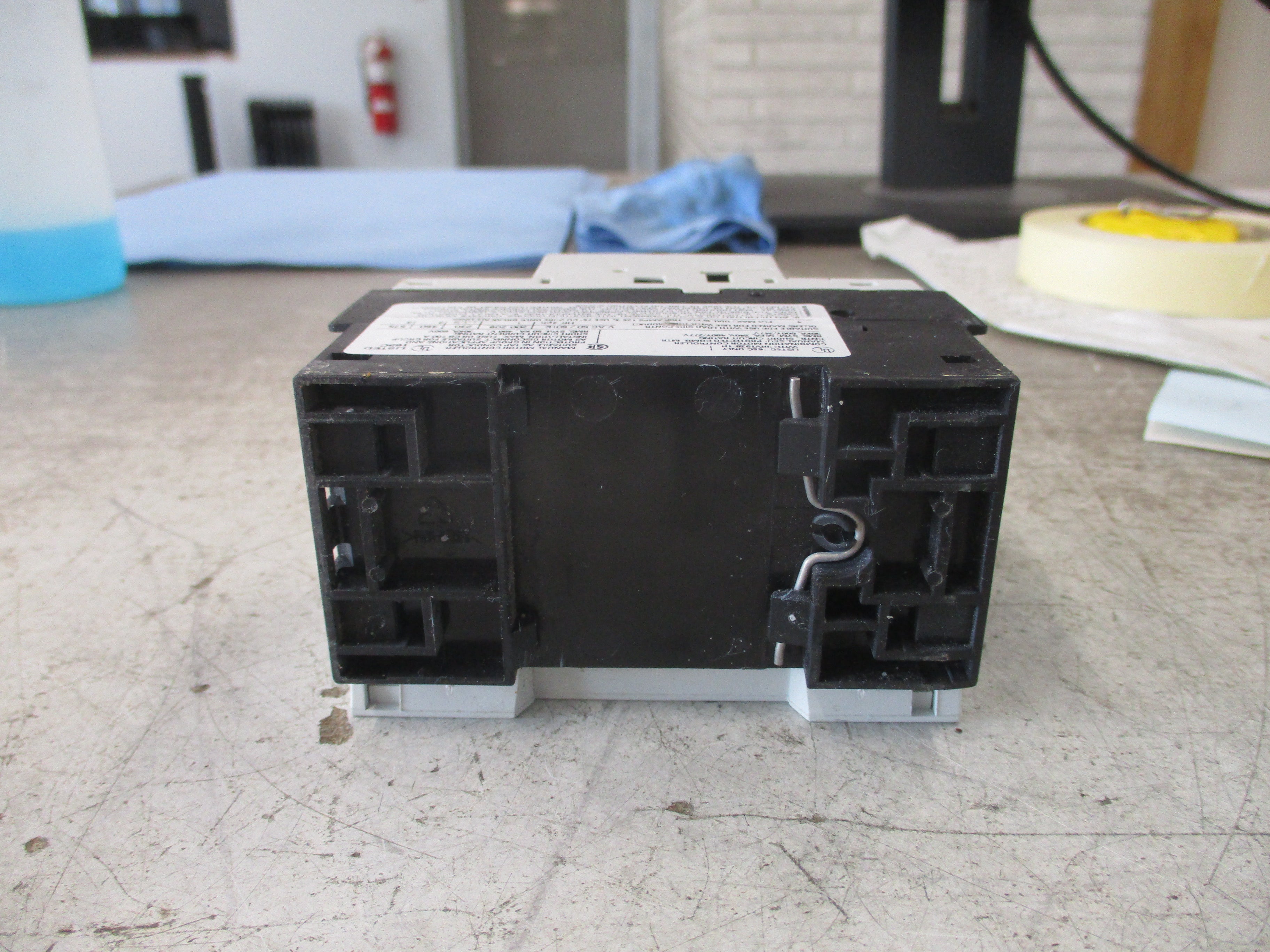 Siemens Motor Protector 3RV1021-1EA10 Trip: 2.8-4A W/Aux Contact Used