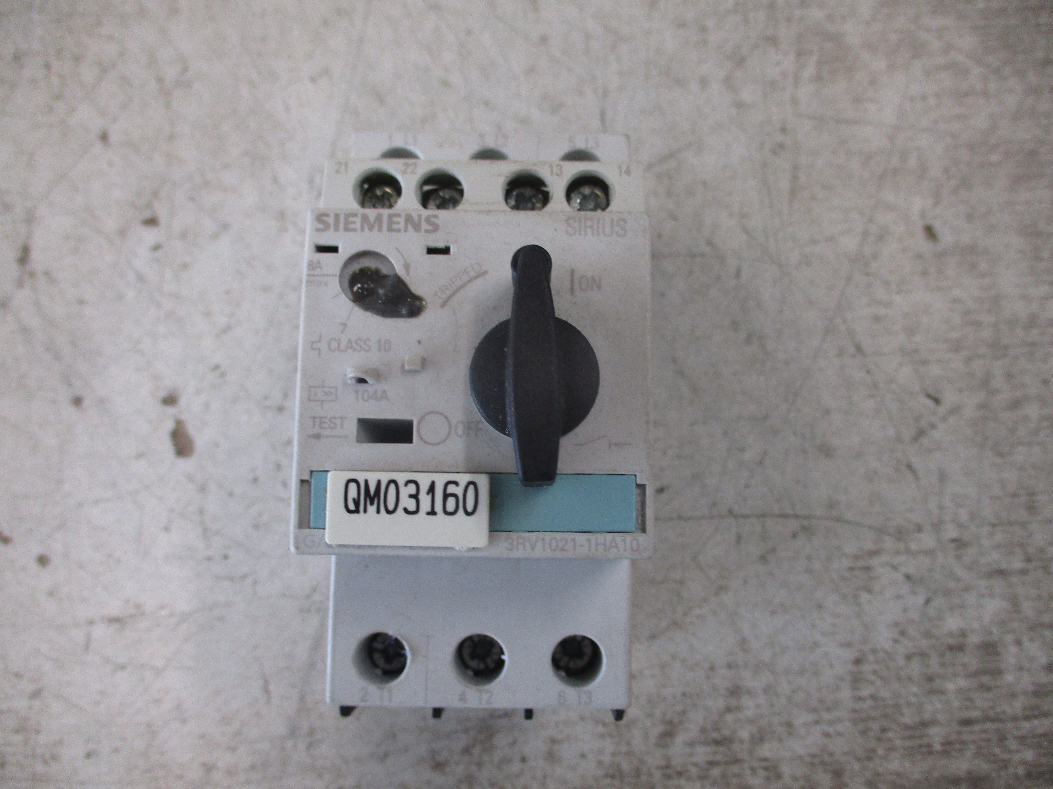 Siemens Sirius Motor Protector 3RV1021-1HA10 Trip: 5.5-8A 600V Used