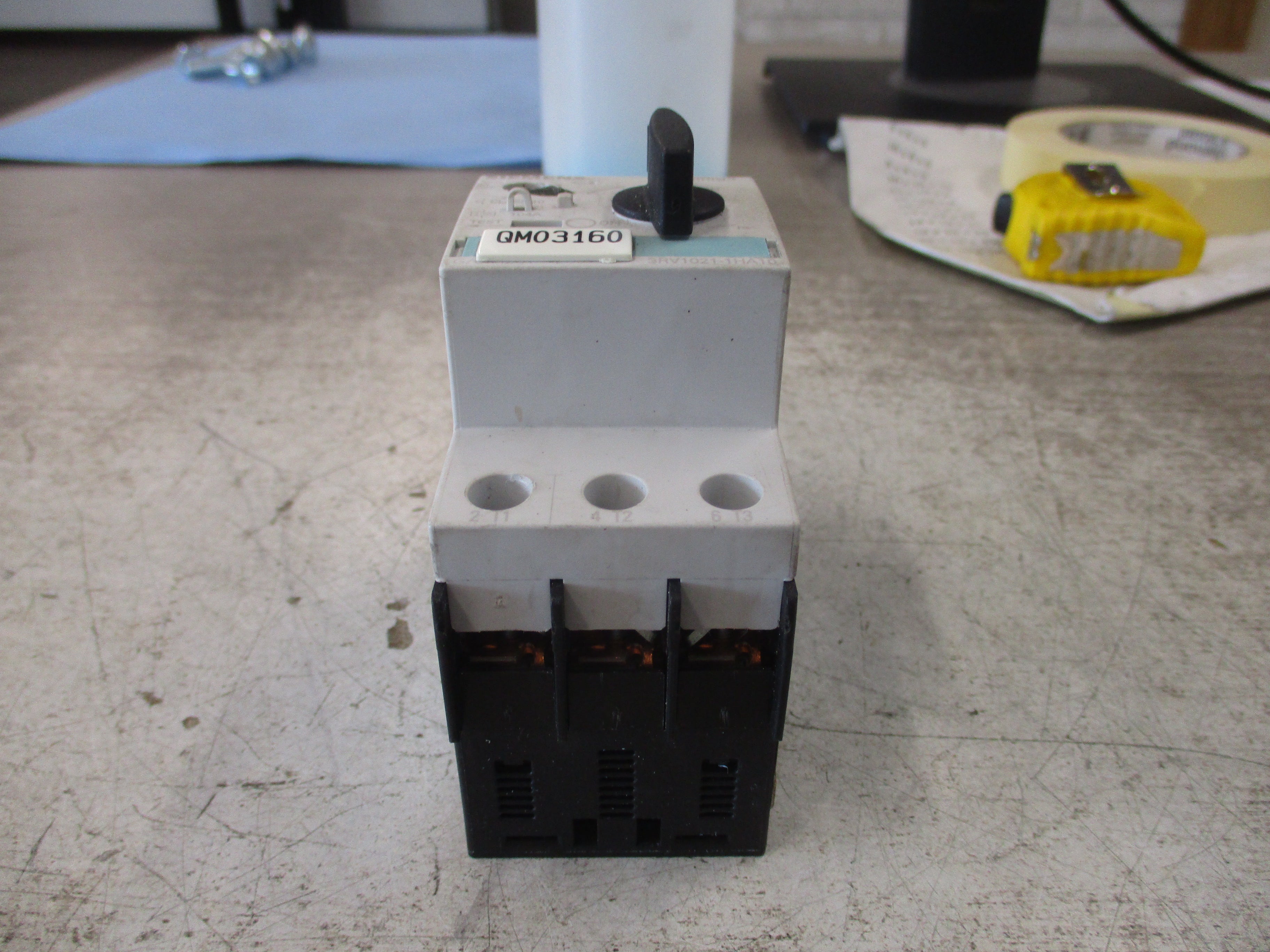 Siemens Sirius Motor Protector 3RV1021-1HA10 Trip: 5.5-8A 600V Used