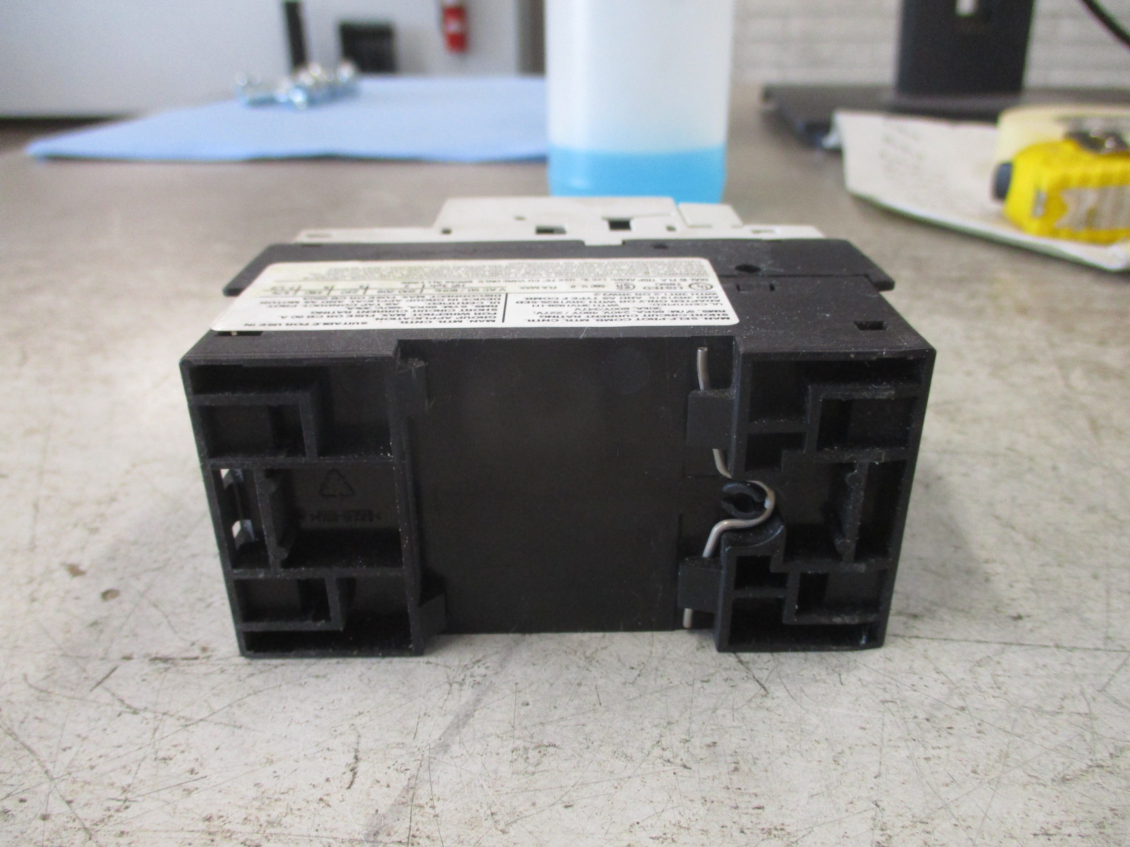 Siemens Sirius Motor Protector 3RV1021-1HA10 Trip: 5.5-8A 600V Used