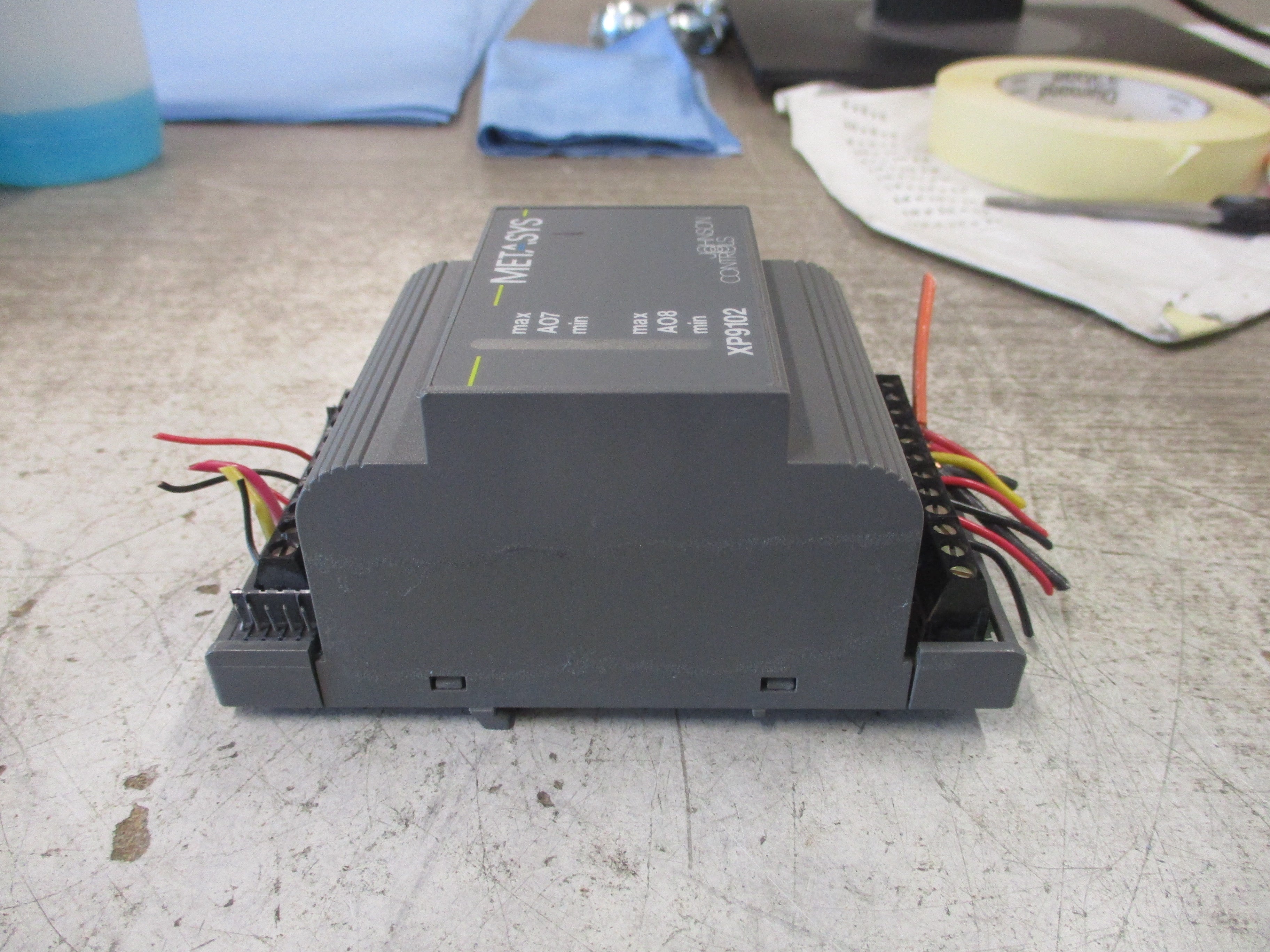 Johnson Controls Metasys Expansion Module XP-9102-8204 *No Terminal Covers* Used