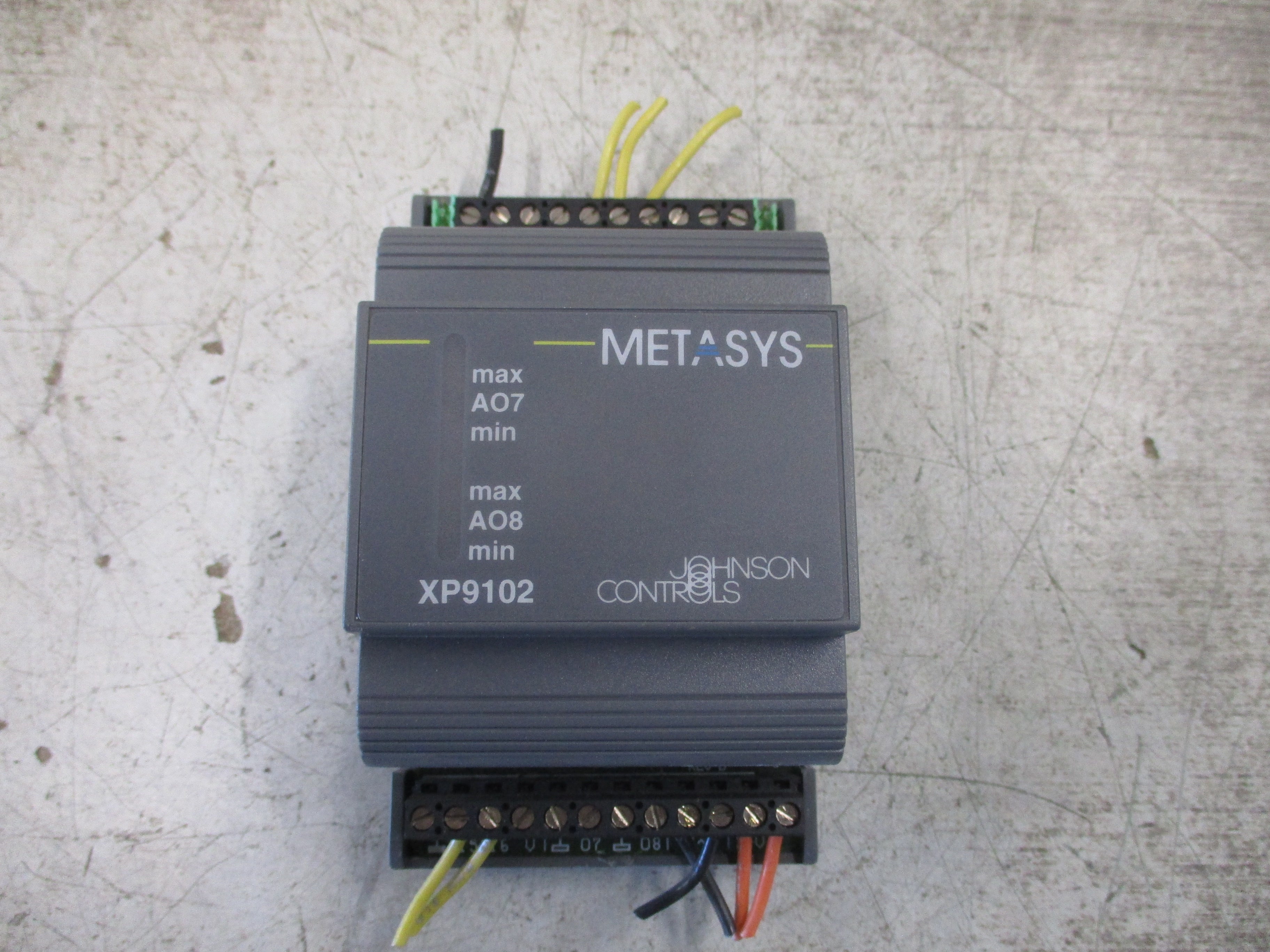 Johnson Controls Metasys Expansion Module XP-9102-8304 (1) Terminal Cover Used