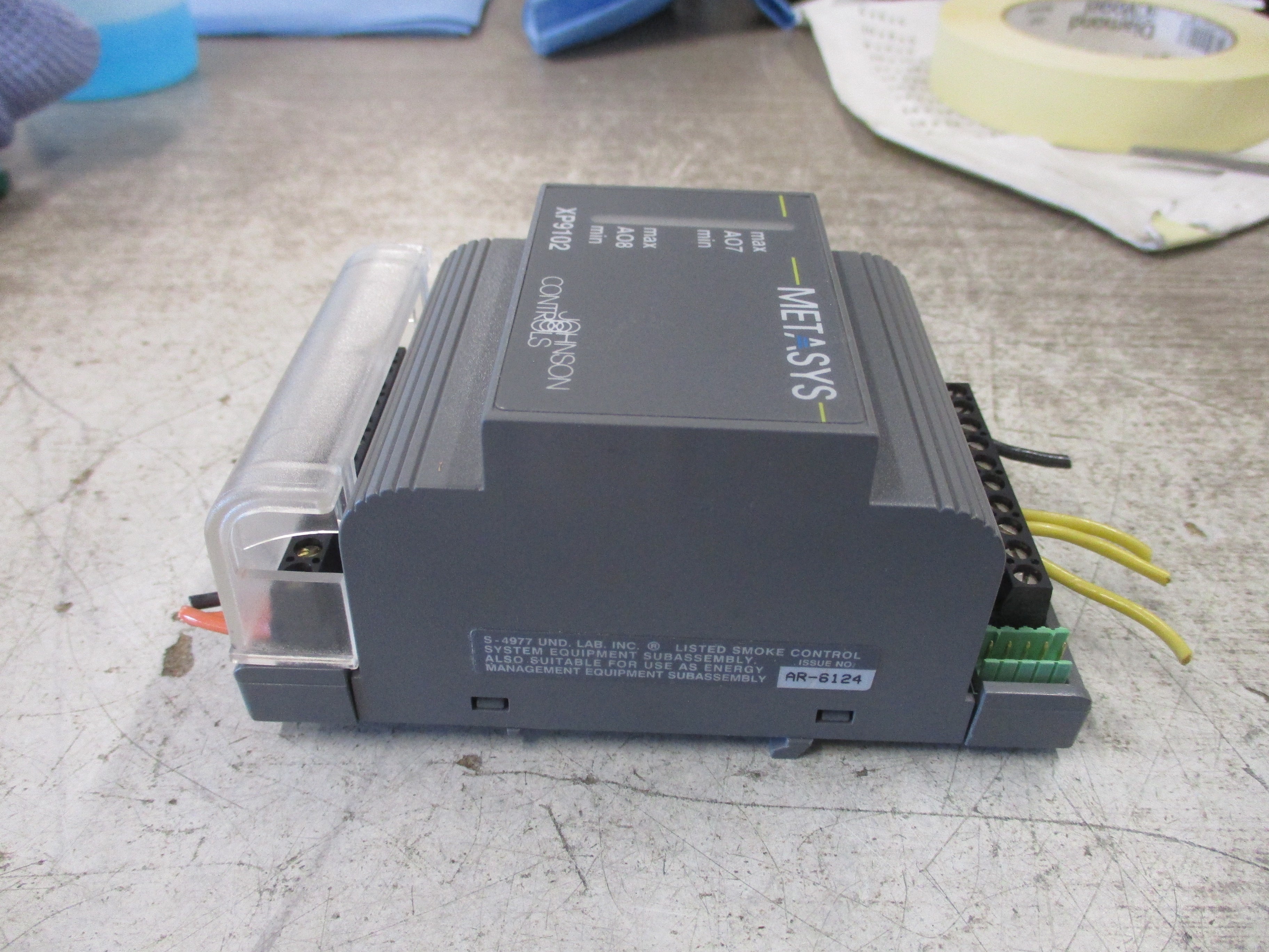 Johnson Controls Metasys Expansion Module XP-9102-8304 (1) Terminal Cover Used