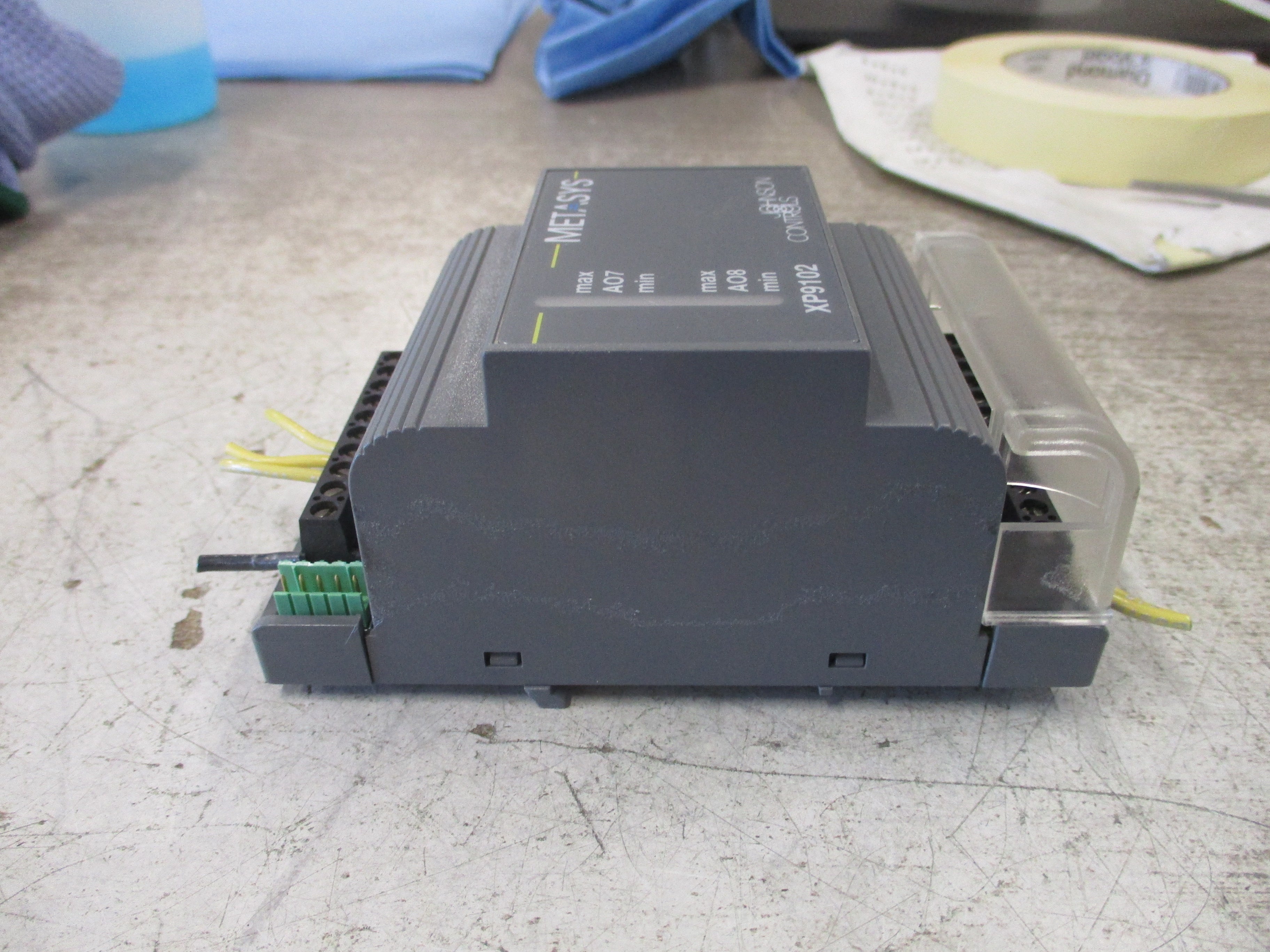 Johnson Controls Metasys Expansion Module XP-9102-8304 (1) Terminal Cover Used