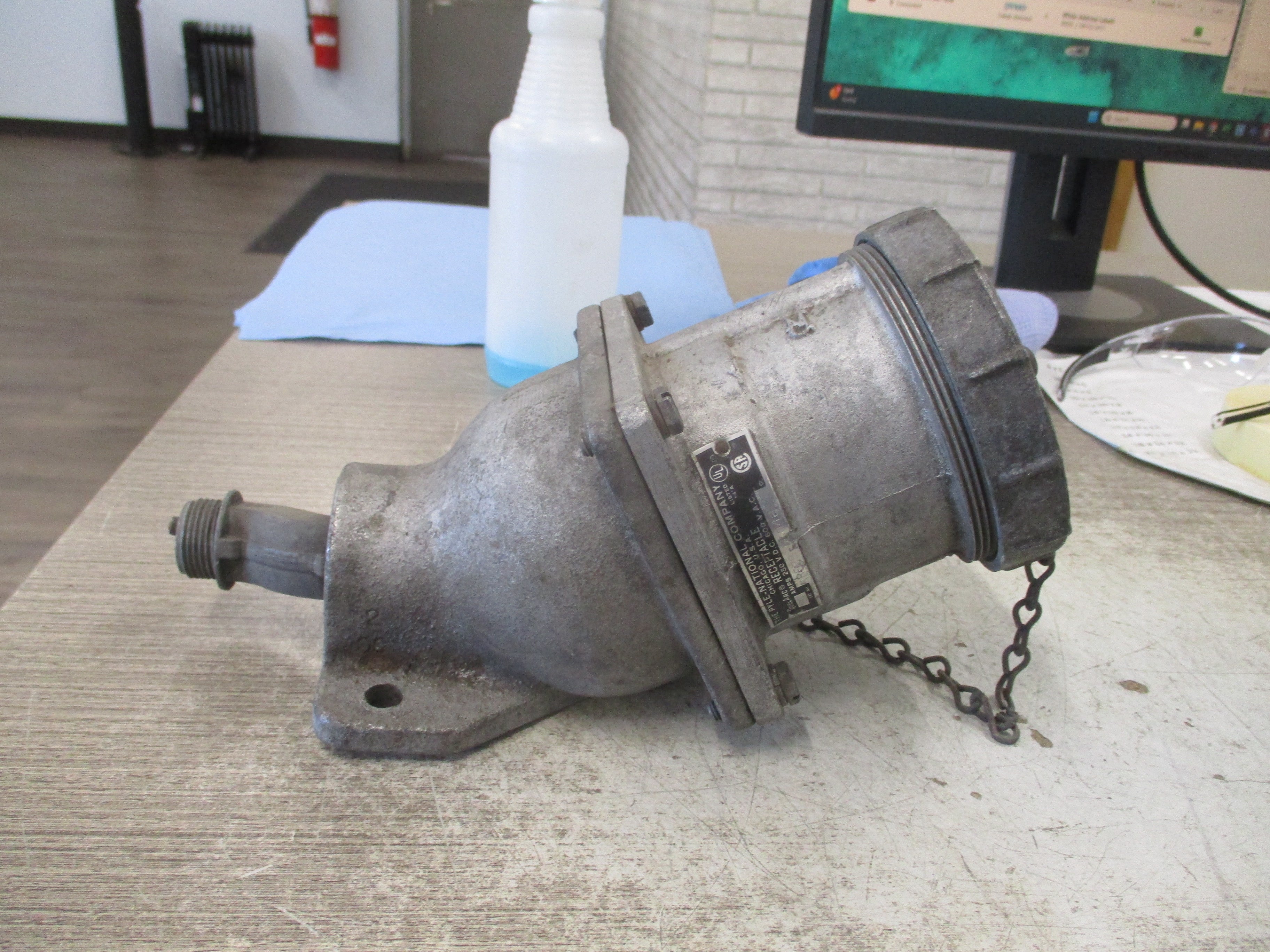 Pyle-National Que Arc Receptacle KREBB-56046 60A 600V W/Body Used