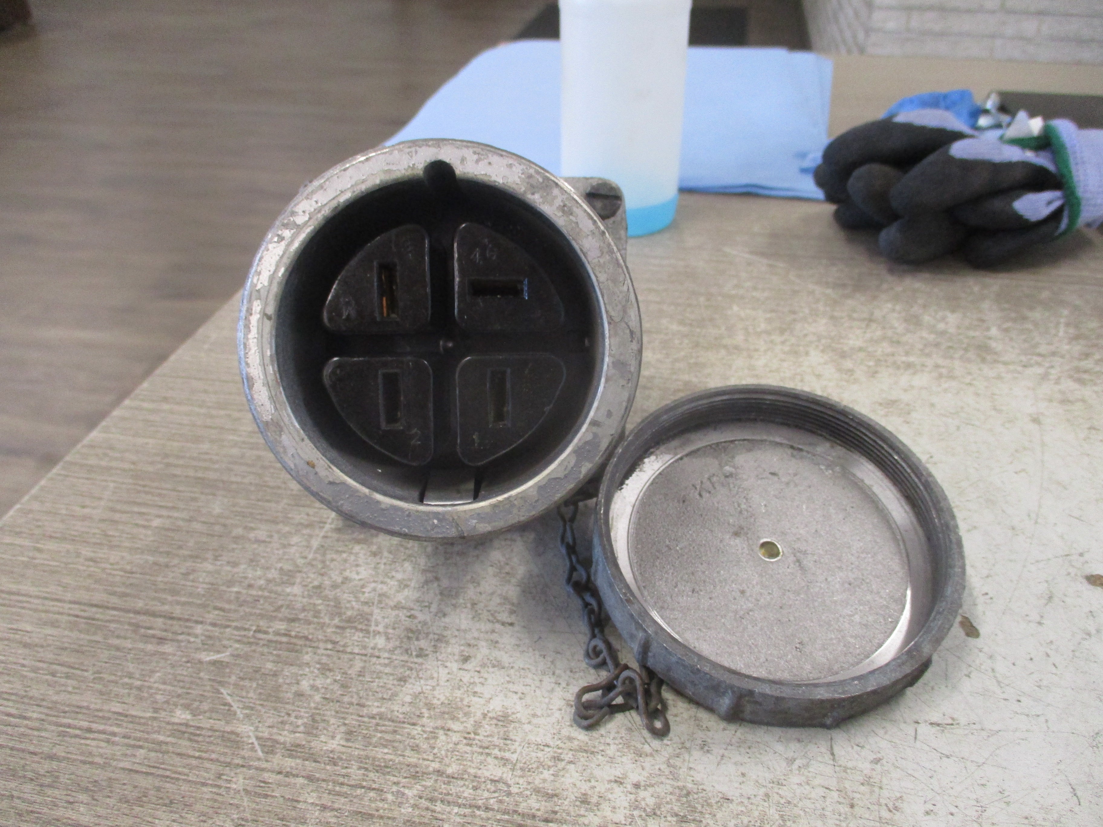 Pyle-National Que Arc Receptacle KREBB-56046 60A 600V W/Body Used