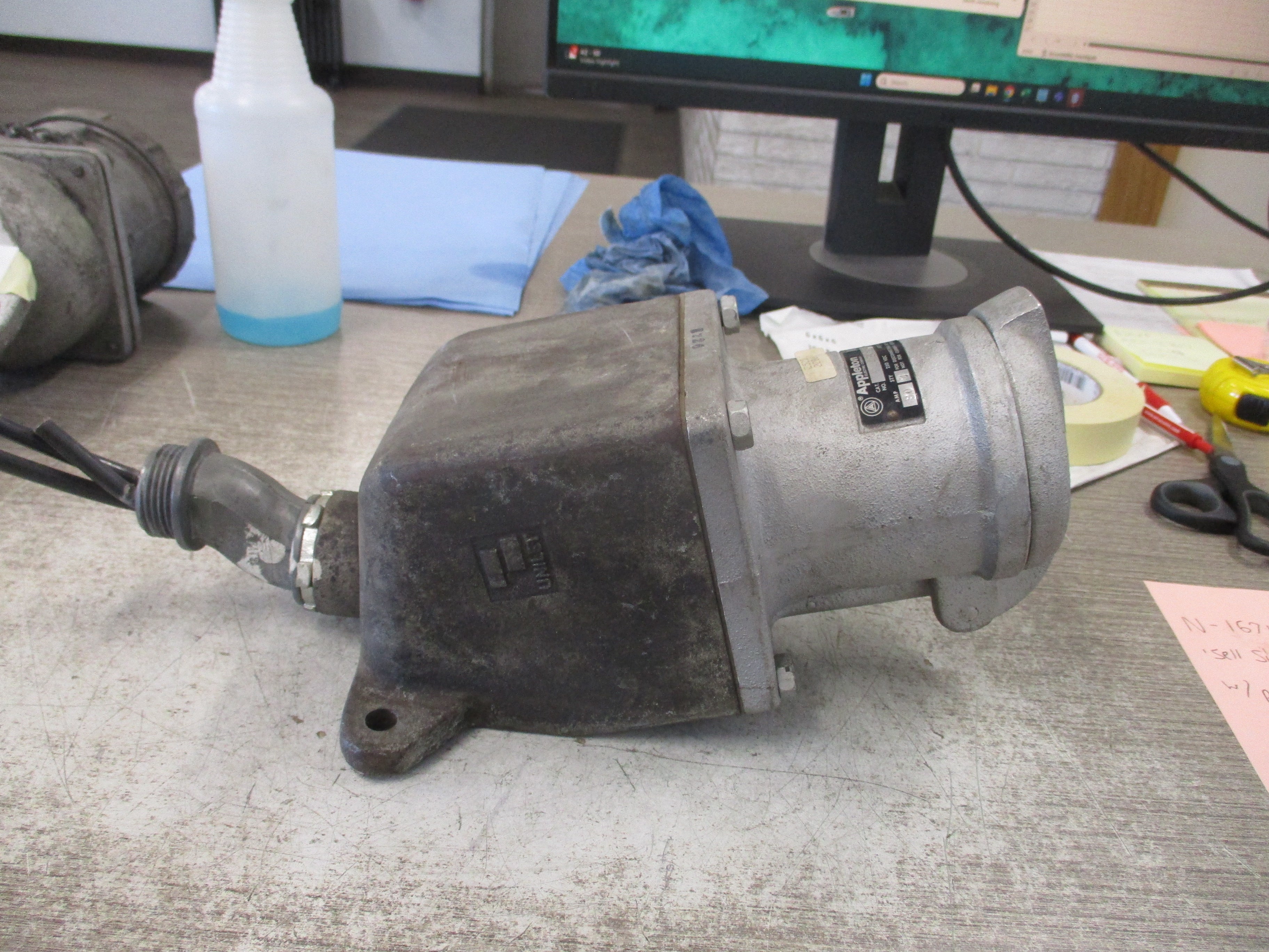 Appleton Receptacle AE631 60A 600V 3P 3W W/Base Used