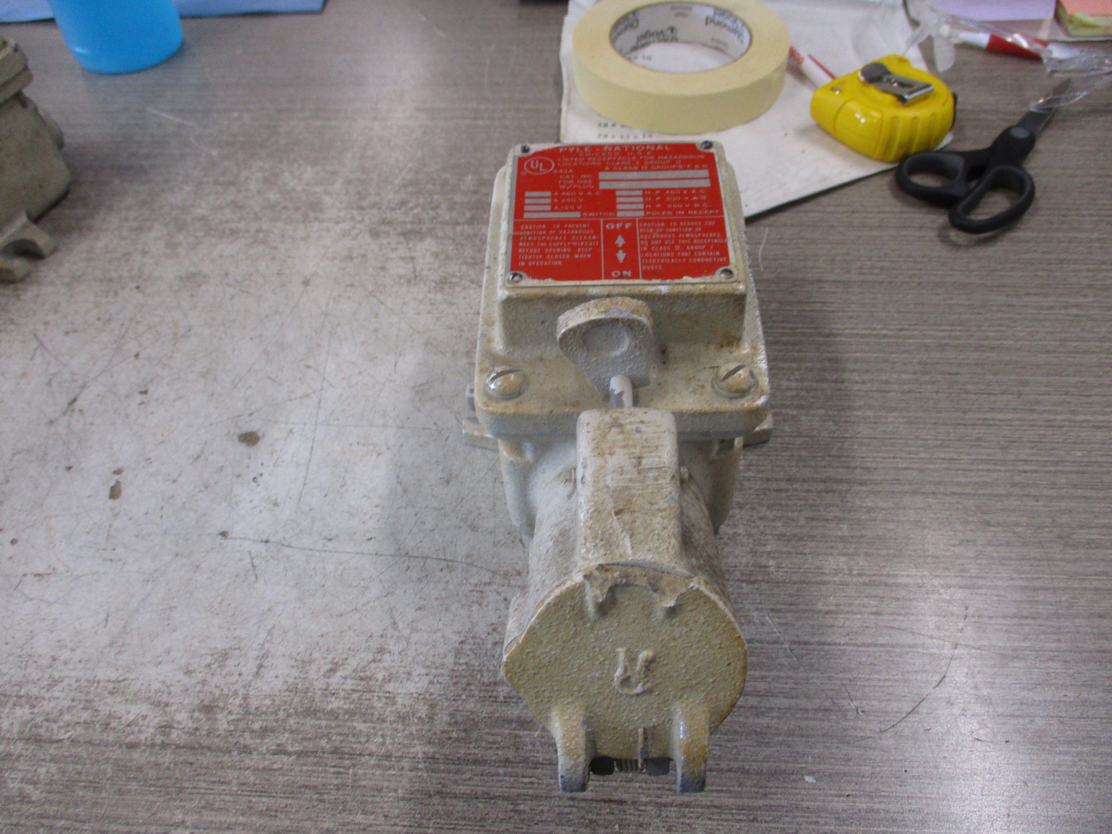 Pyle-National Hazardous Location Receptacle YXA-13032-G 3 Switch 4P Used