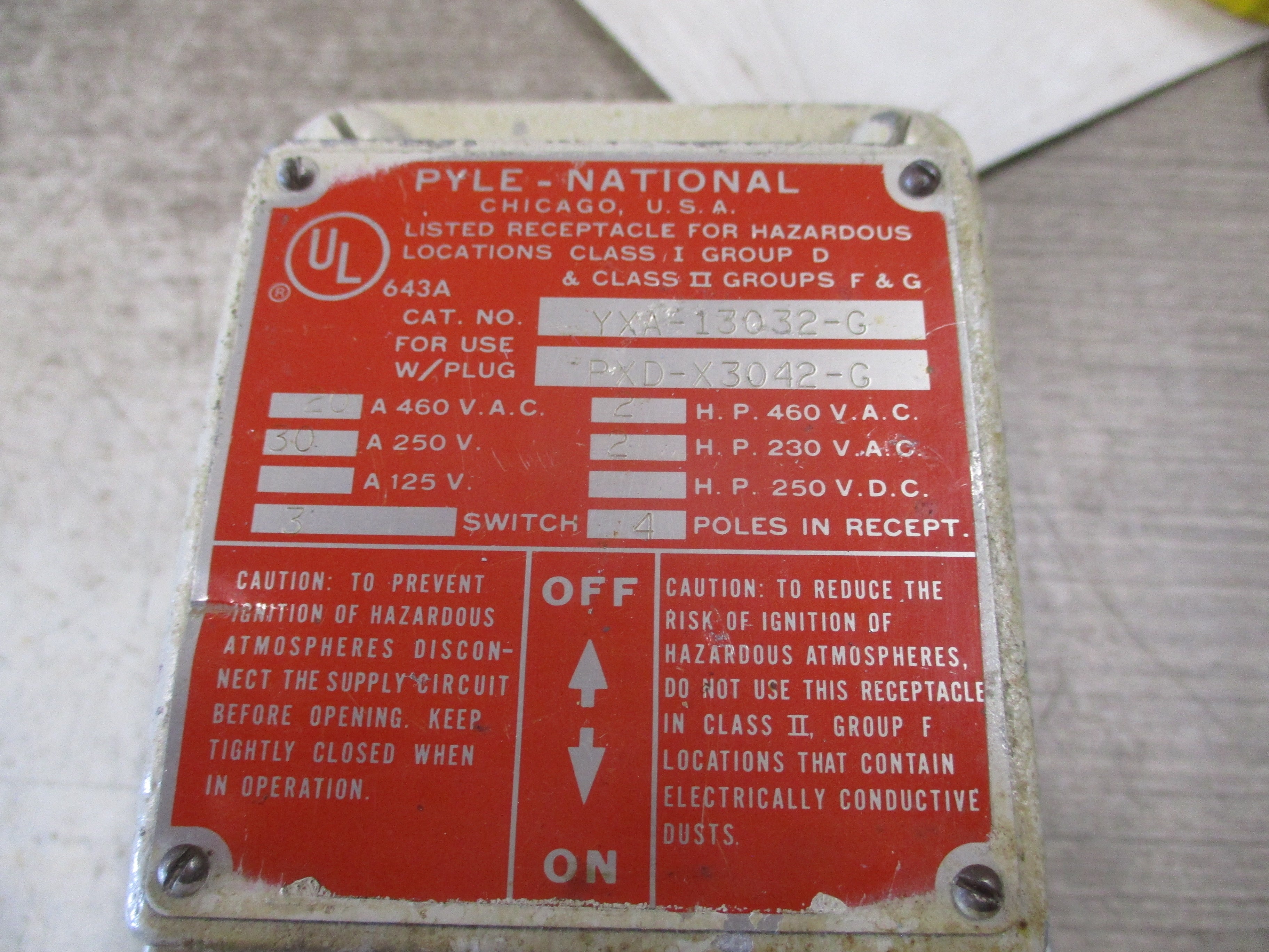 Pyle-National Hazardous Location Receptacle YXA-13032-G 3 Switch 4P Used