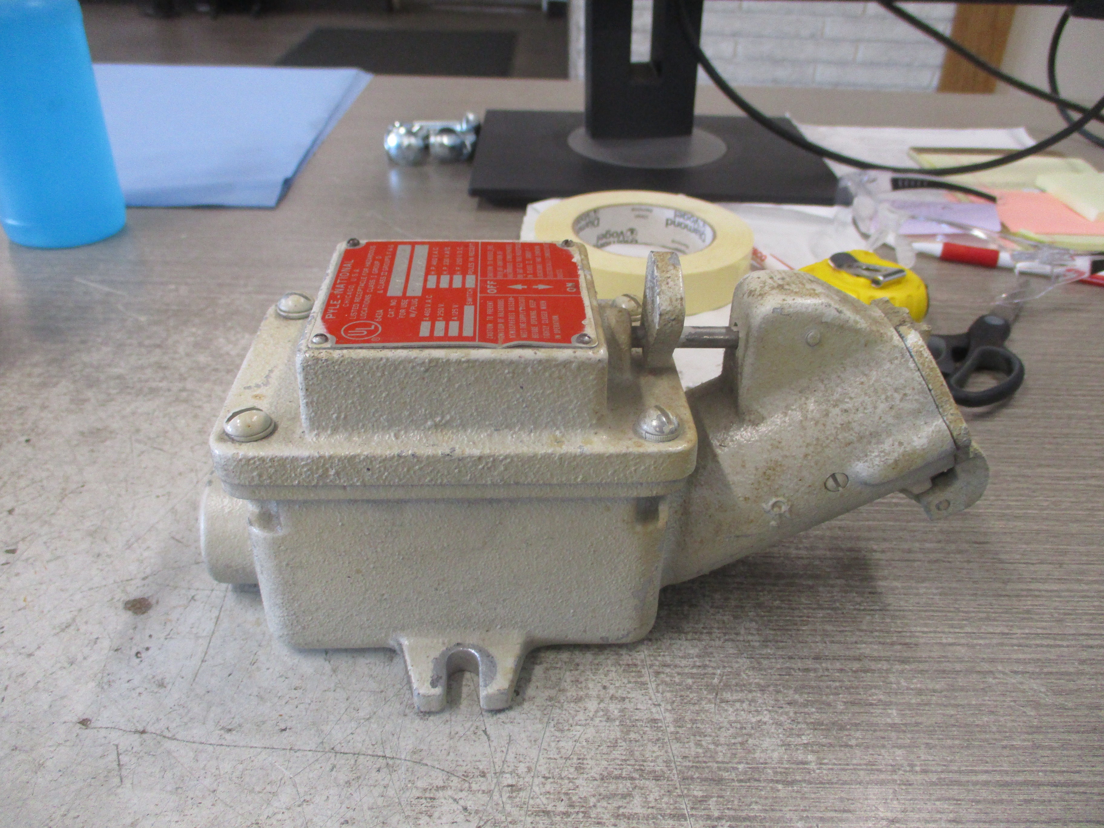 Pyle-National Hazardous Location Receptacle YXA-13032-G 3 Switch 4P Used