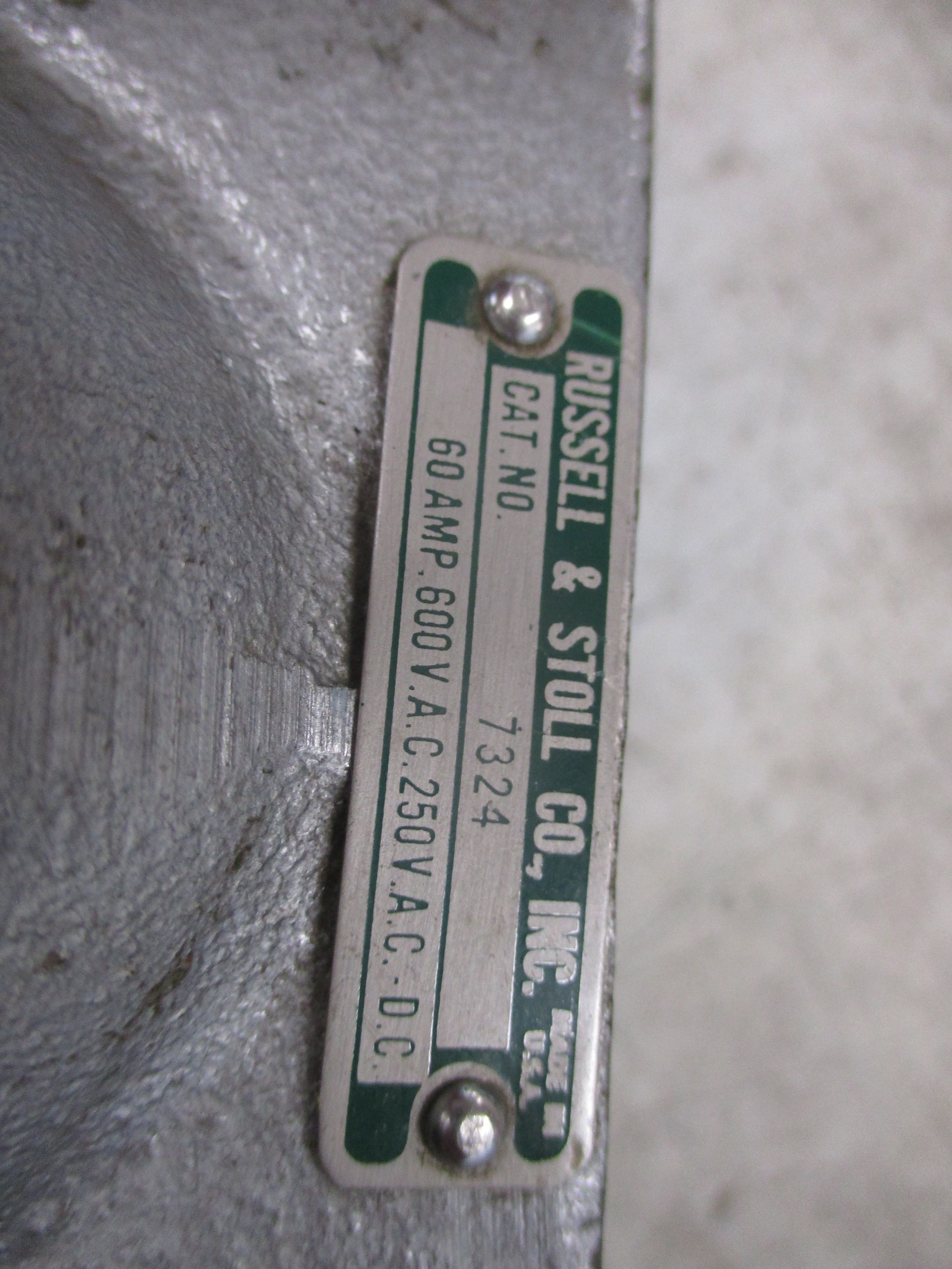 Russellstoll Receptacle w/Base 7324 60A 600V 3P 4W *Missing (2) Feet*