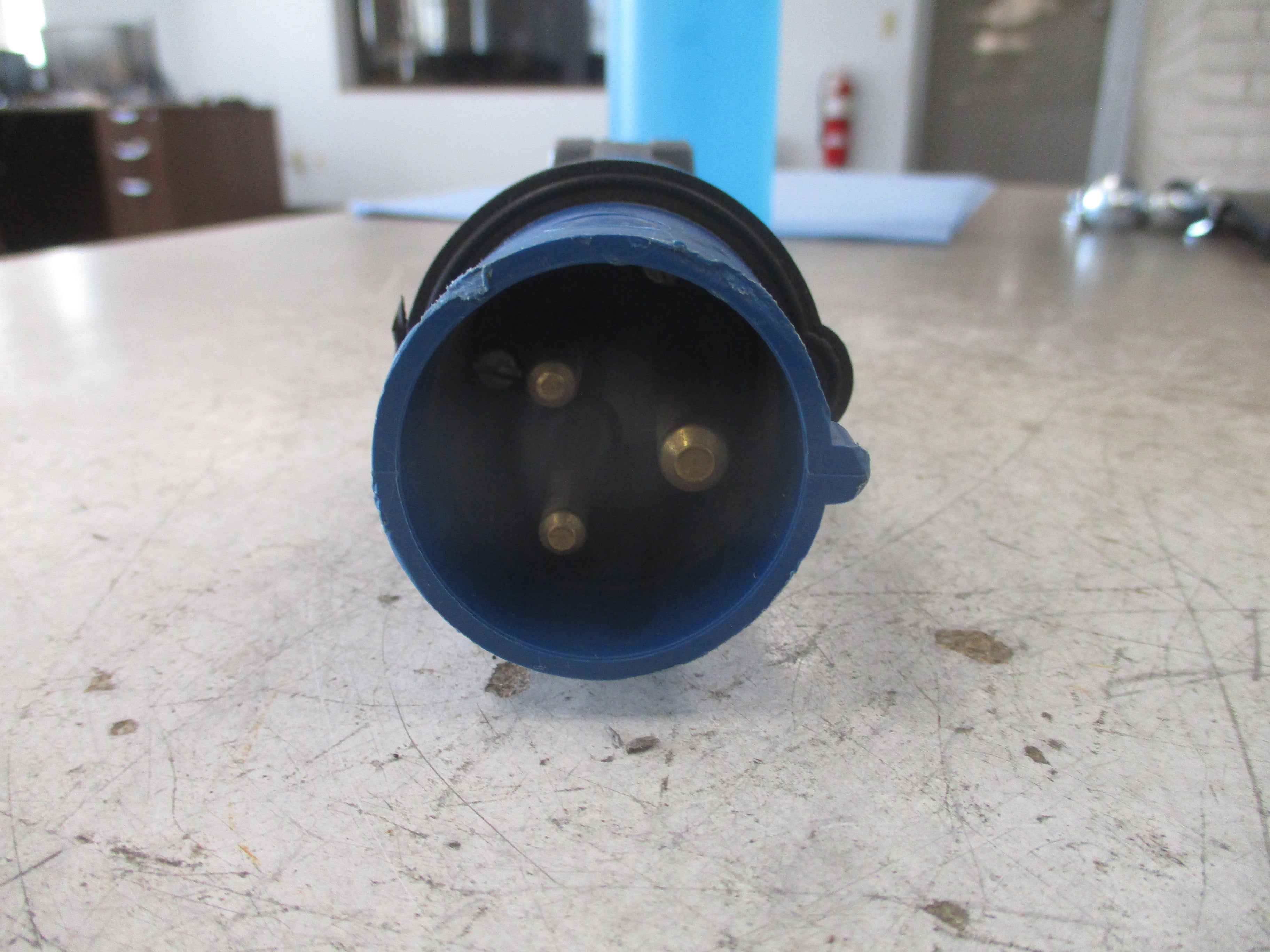 Hubbell Plug 320P6W 20A 250VAC 2P 3W Watertight *No Bushing* Used