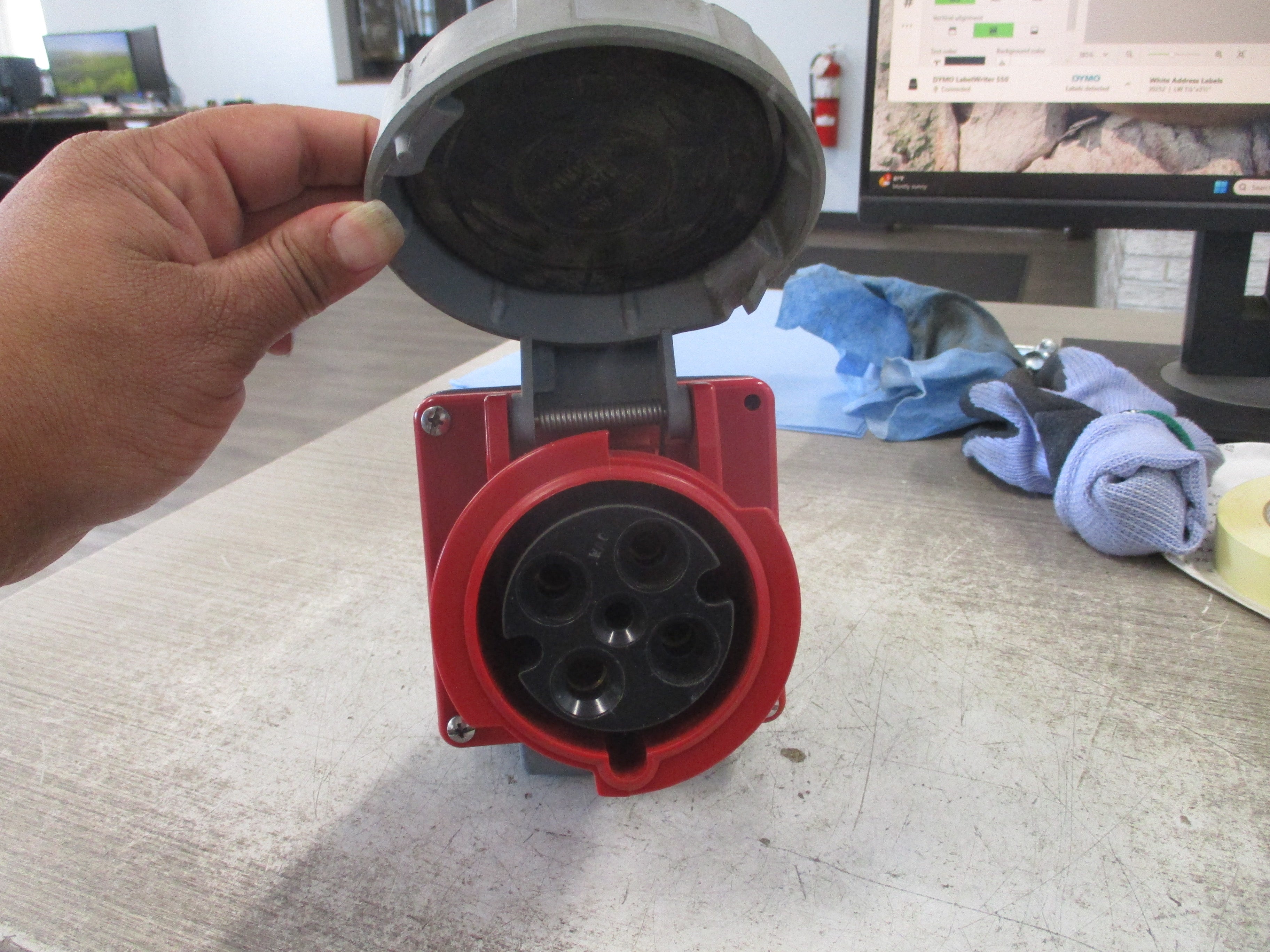 Hubbell Receptacle 460R7W 60A 480V 3Ph W/Base *Missing (1) Screw* Used