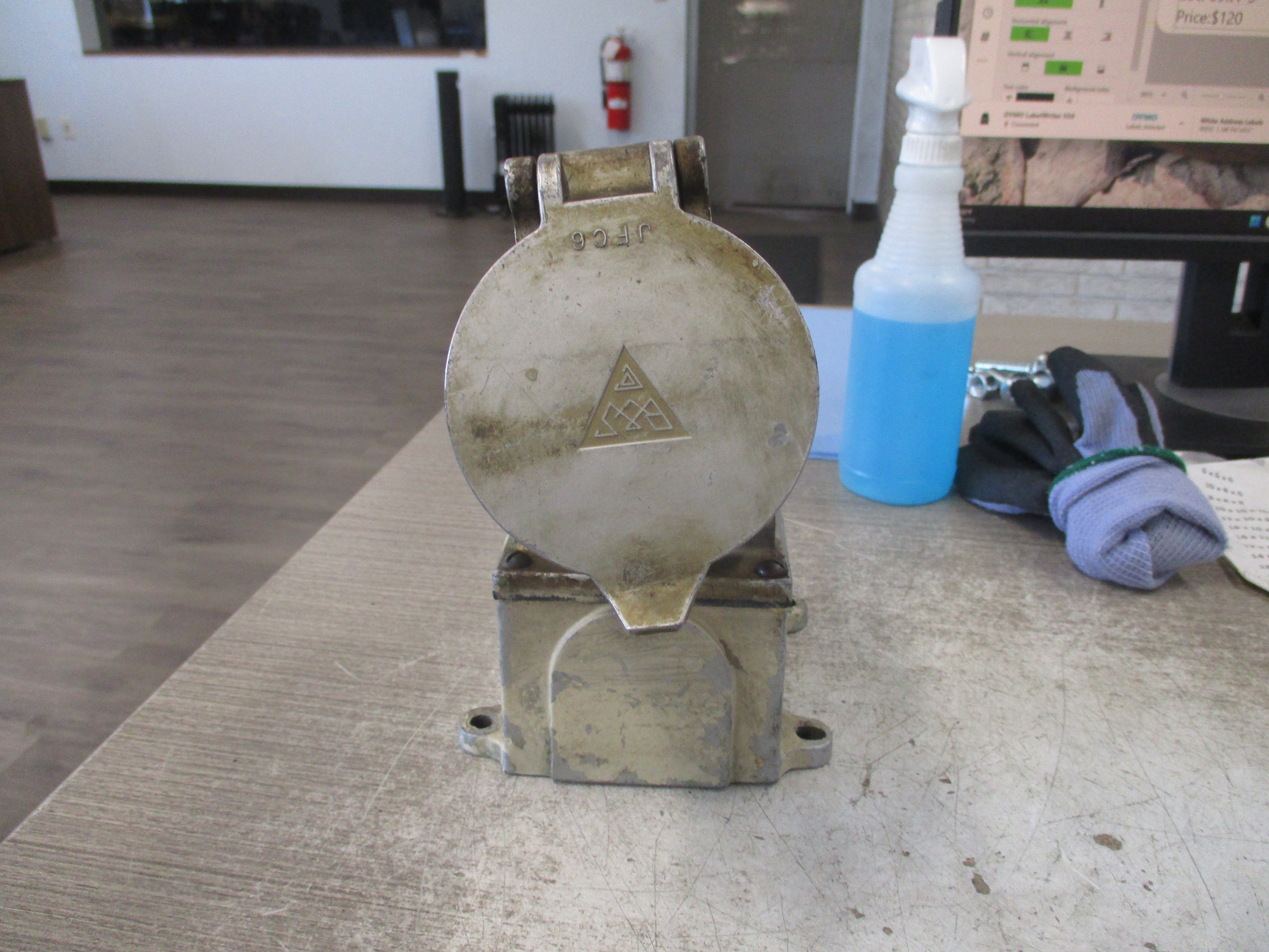 RussellStoll Receptacle LRFA634 60A 480V 4W 3P W/Base & Angle Adapter Used