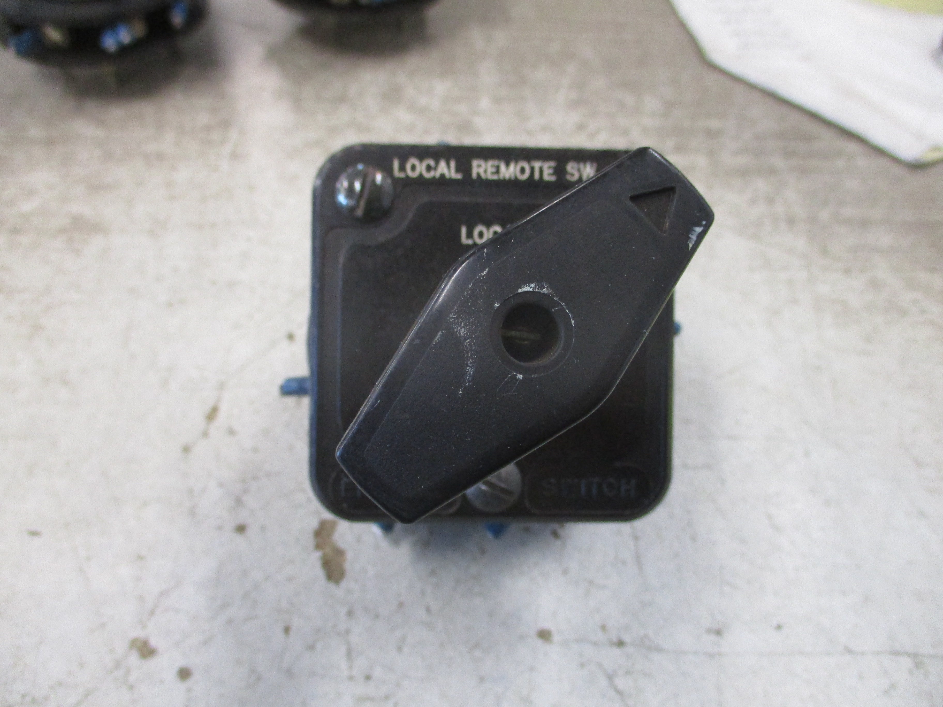 Electroswitch Series 24 Local Remote SW Rotary Switch 24201B Used