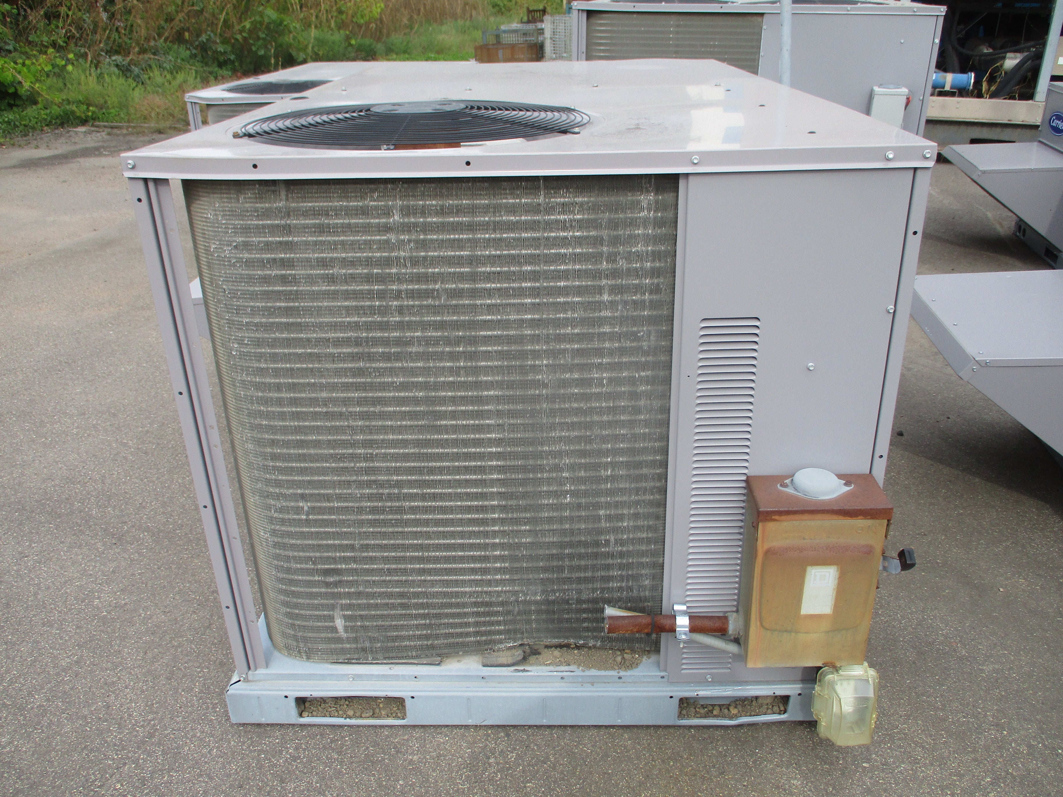 Carrier Rooftop Unit 48HCEA05A2A5A0A0A0 4-Ton 208/230V 3Ph 60Hz Natural Gas Heat